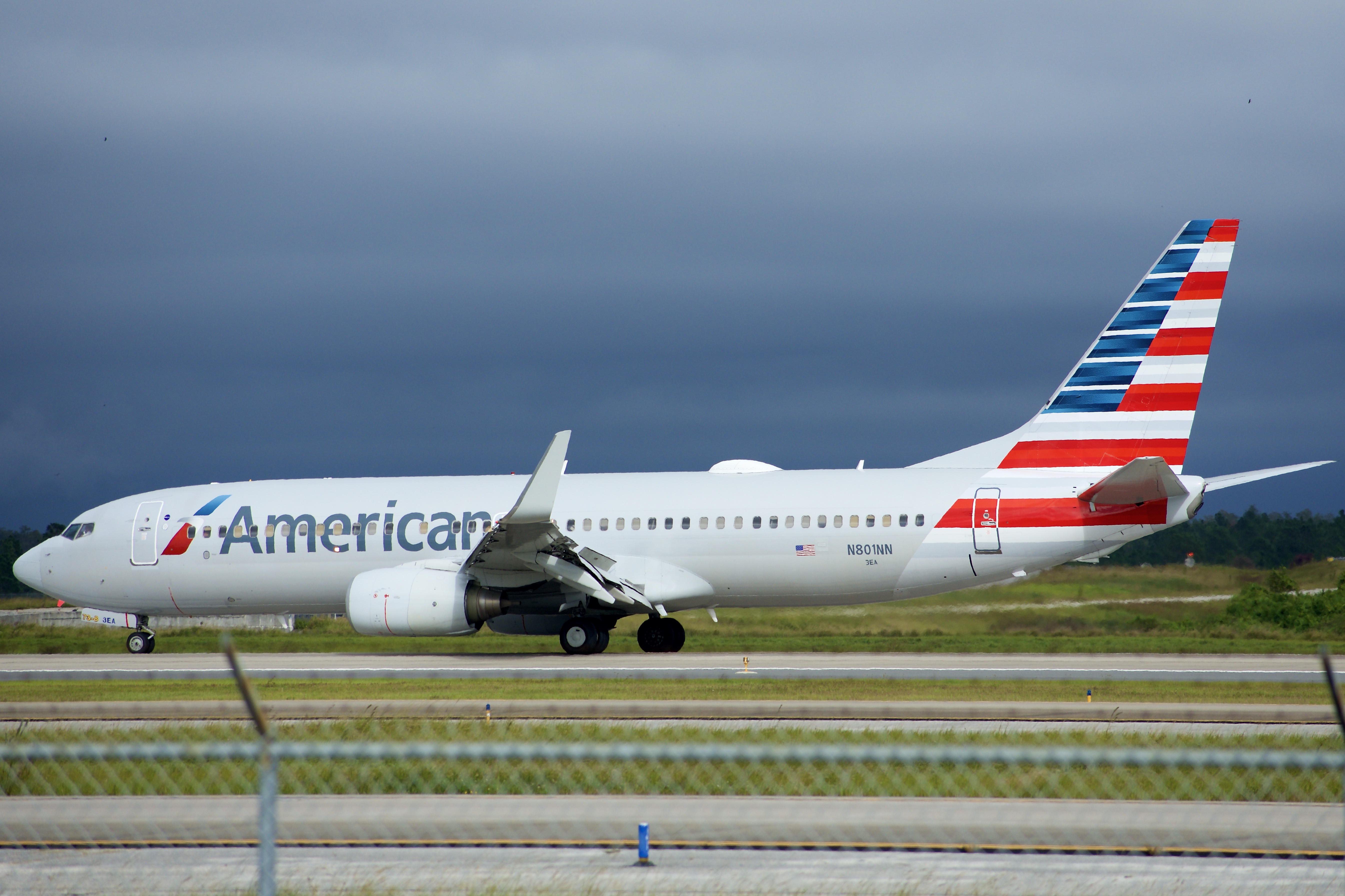 Full size: American Airlines Boeing 737-800 N801NN at Orlando International Airport