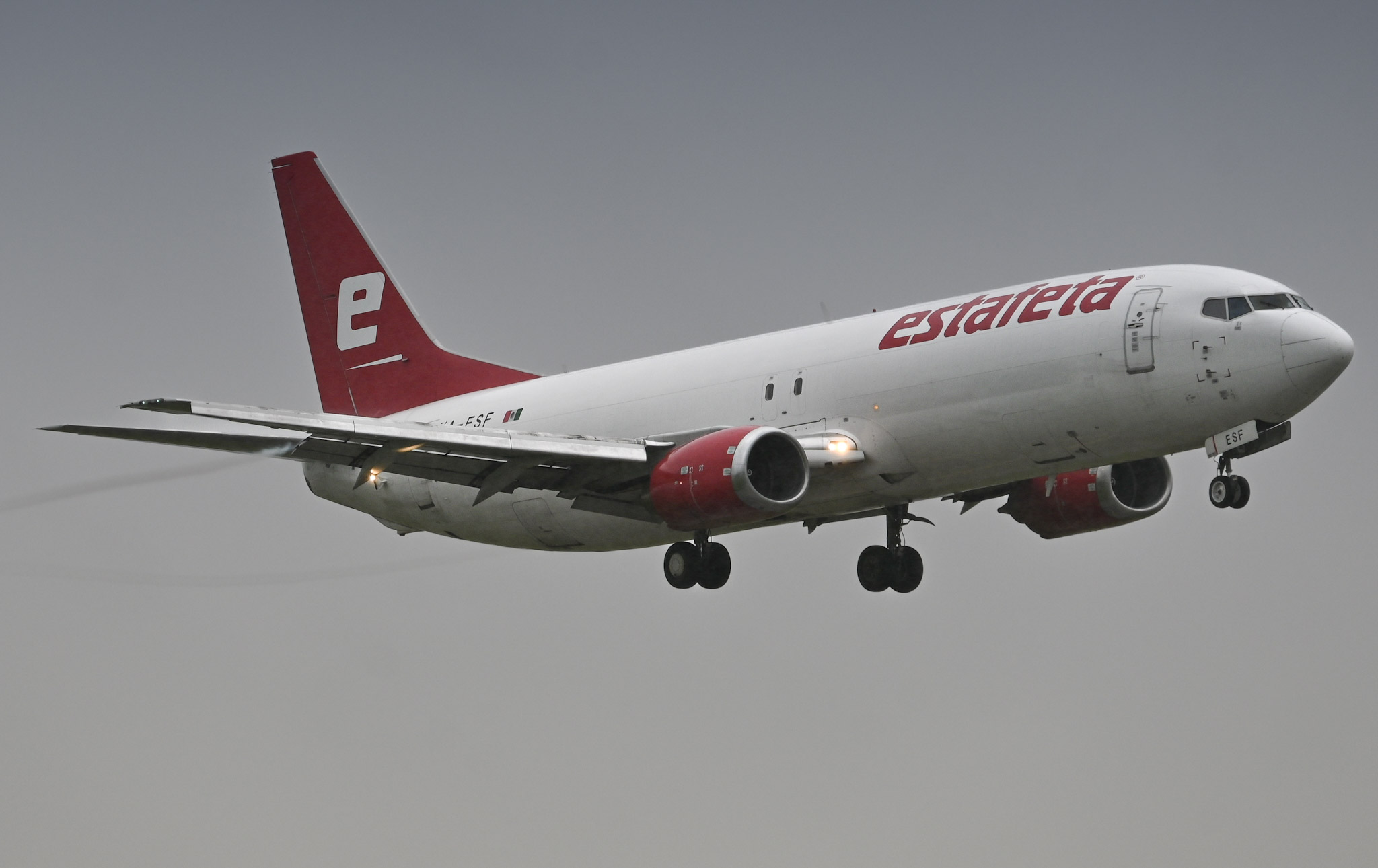 Full size: Estafeta Carga AÃ©rea Boeing 737-400 XA-ESF at Miami International Airport