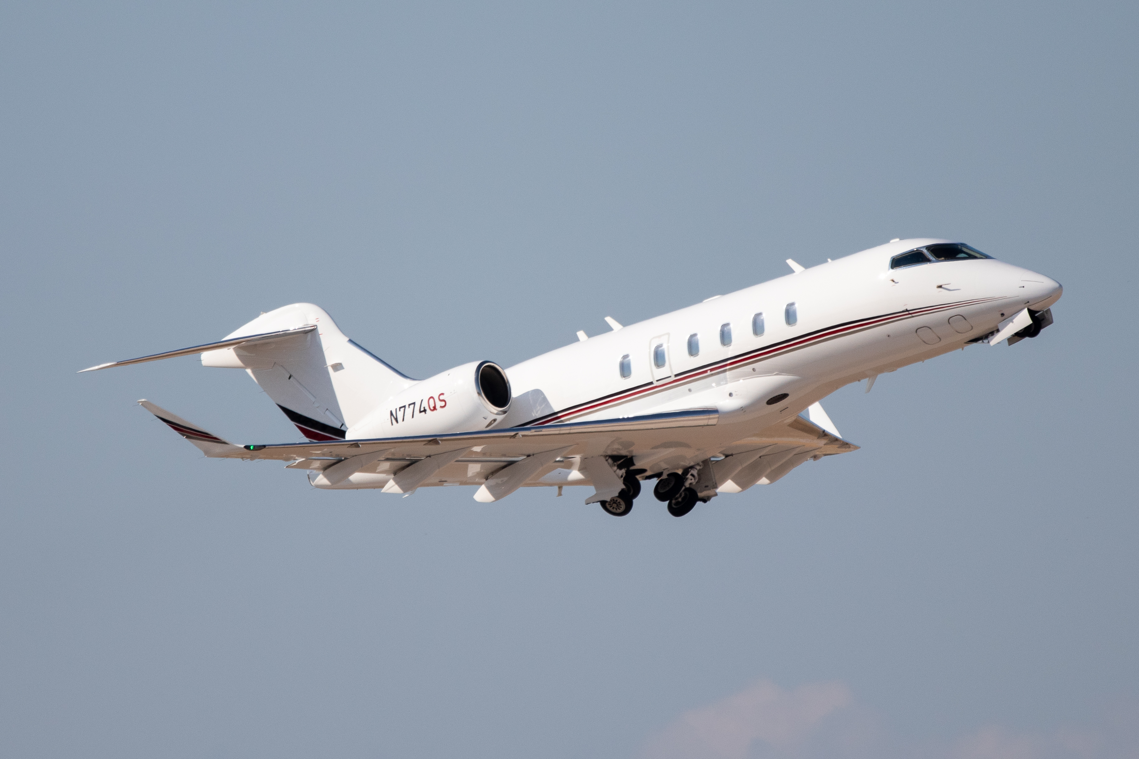 Full size: PRIVATE Bombardier Challenger 350 N744QS at San Antonio International Airport