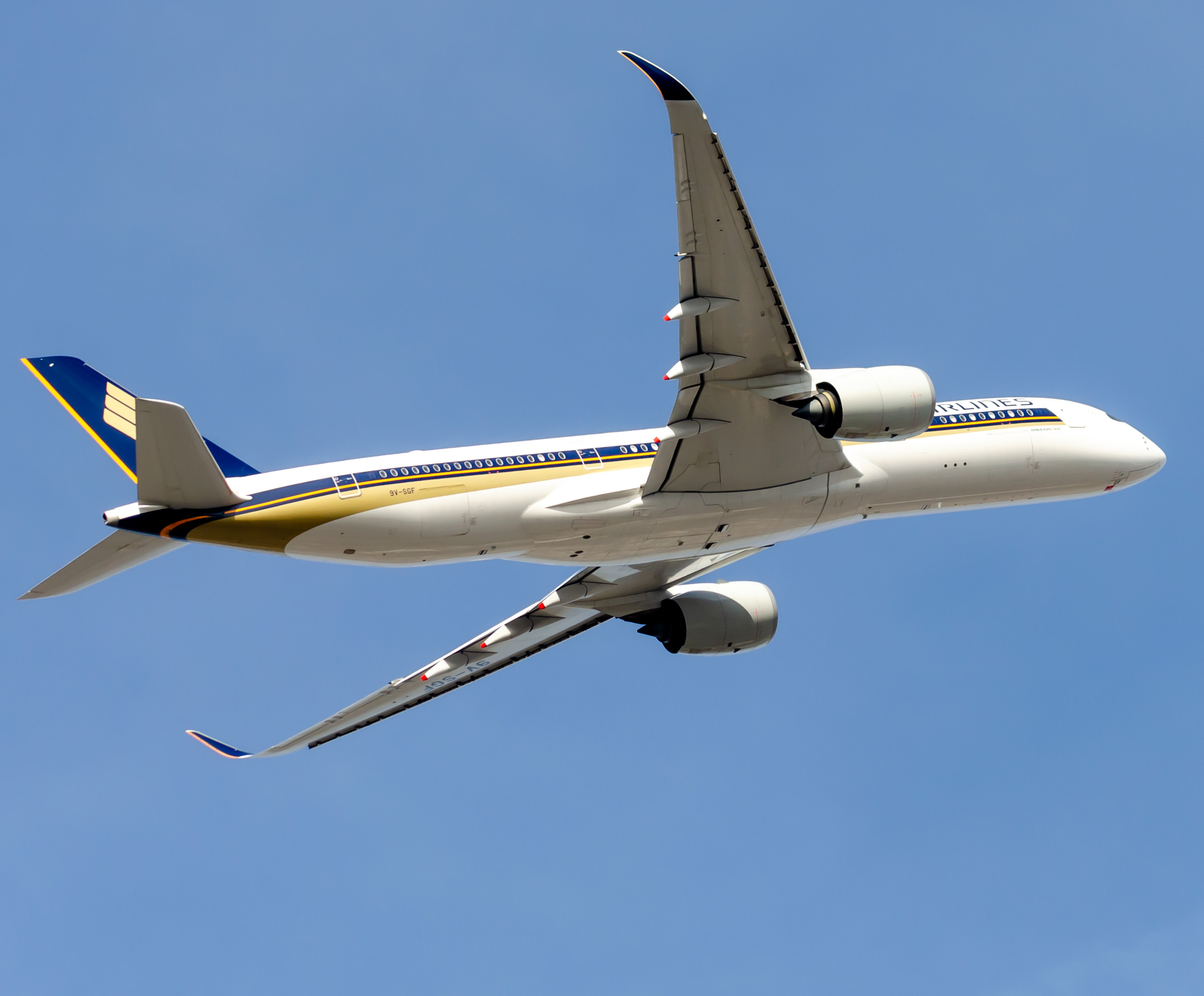 Full size: Singapore Airlines Airbus A350-900ULR 9V-SGF  at Newark Liberty International Airport