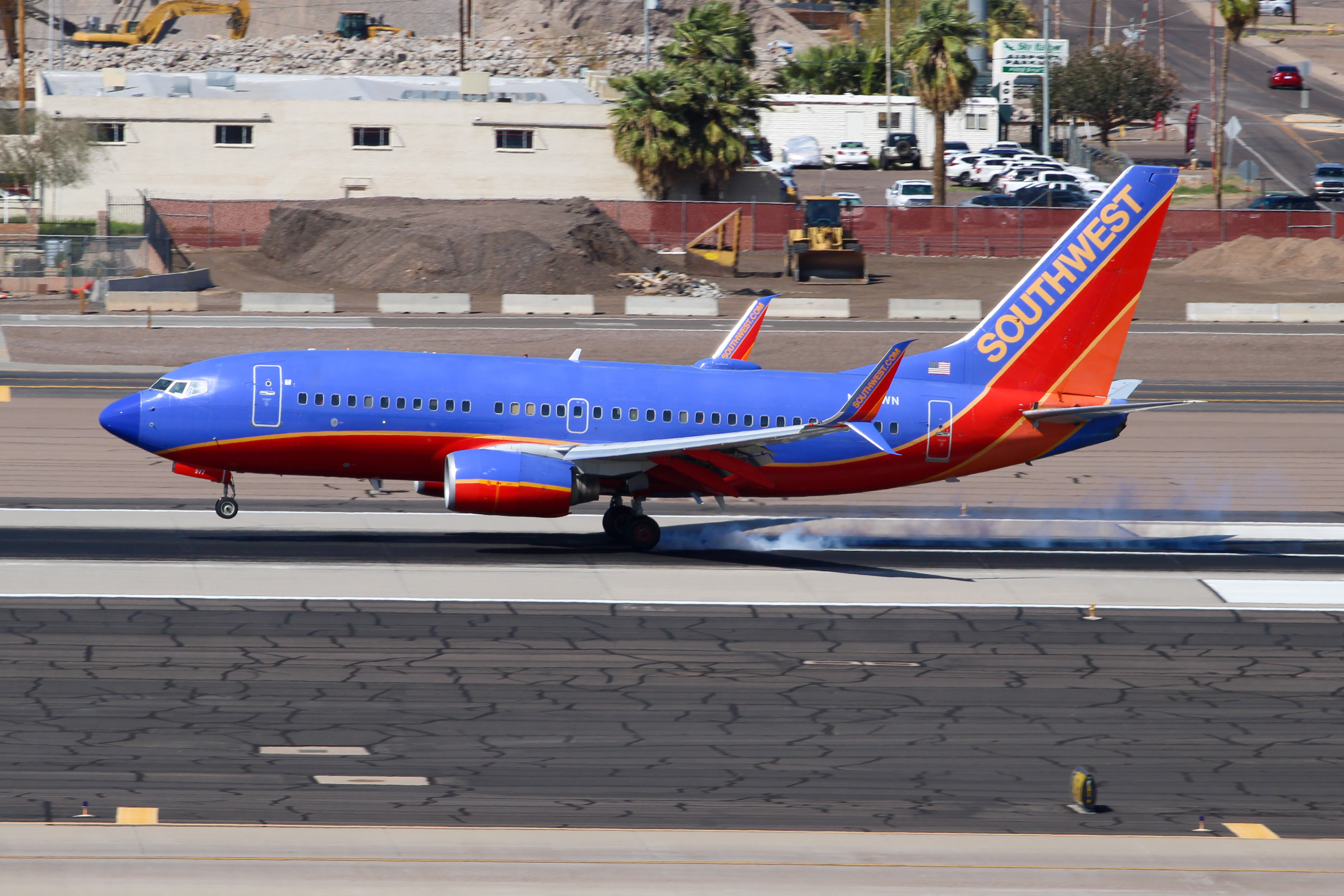 Full size: Southwest Airlines Boeing 737-700 N277WN at Phoenix Sky Harbor International Airport