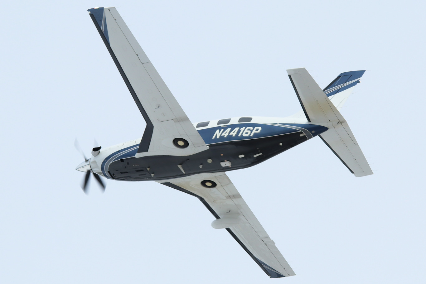 Full size: PRIVATE Piper M500 N4416P at York Airport