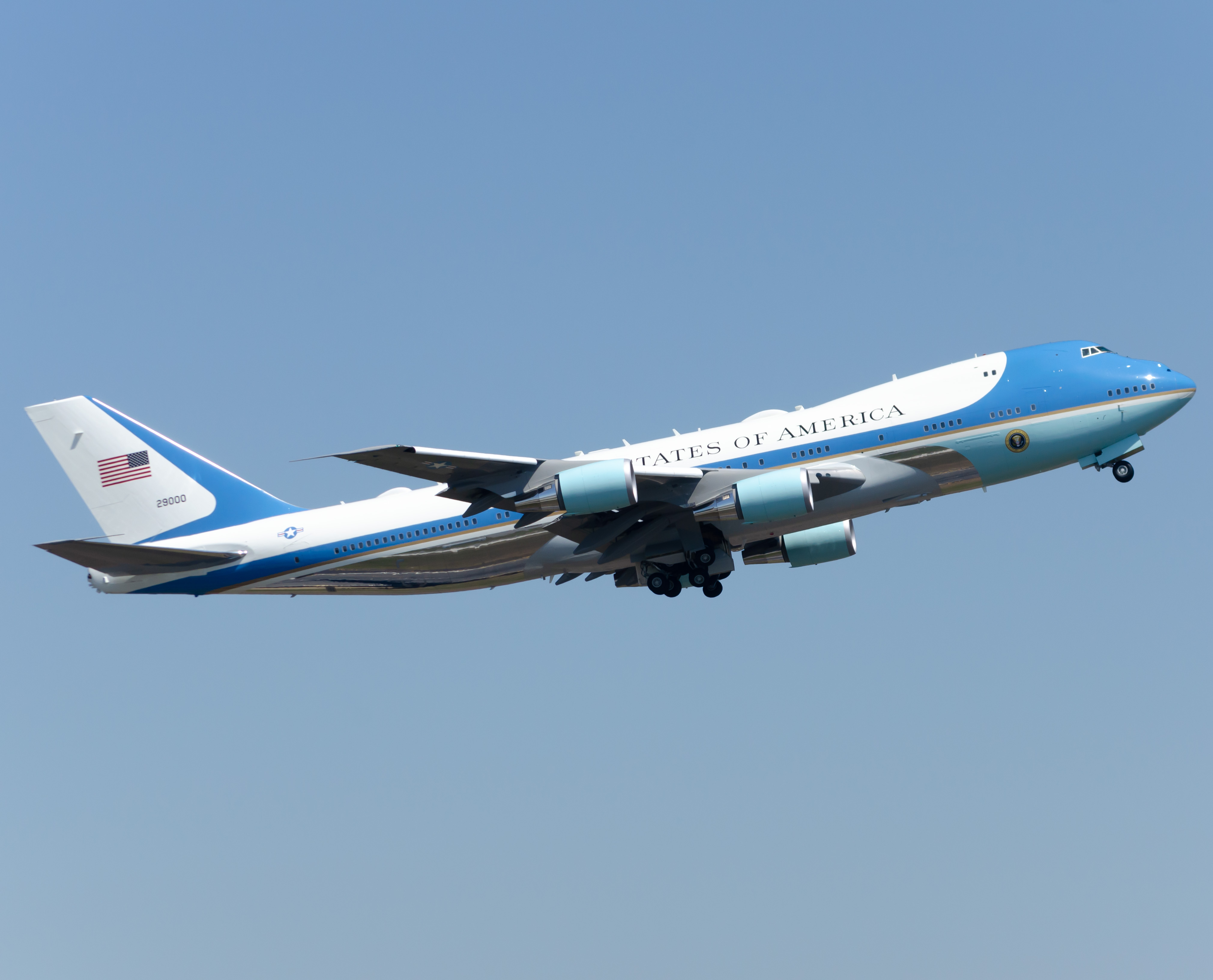 Full size: USAF - United States Air Force Boeing VC-25A 929000 at Atlantic City International Airport