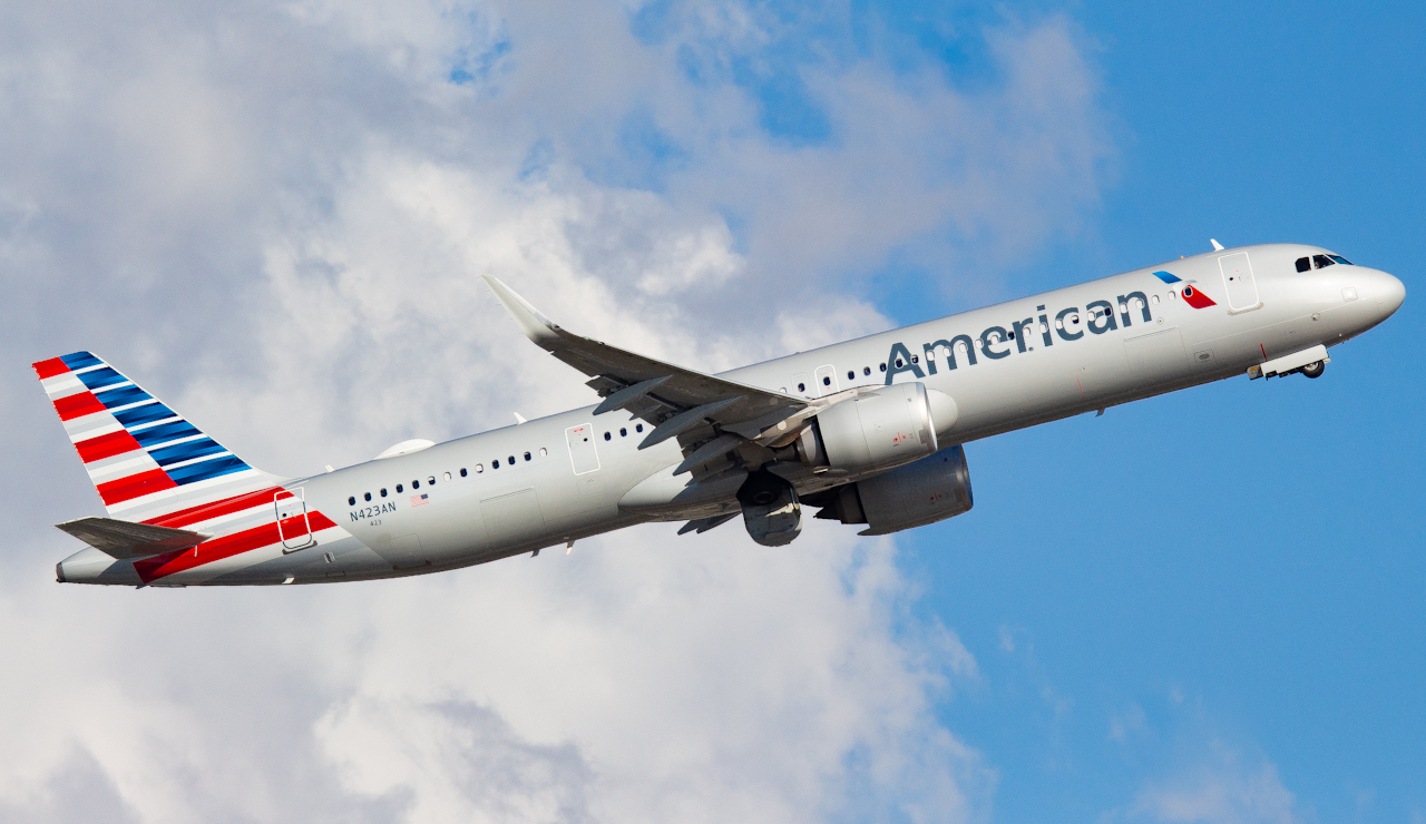 Full size: American Airlines Airbus A321NEO N423AN at Tampa International Airport
