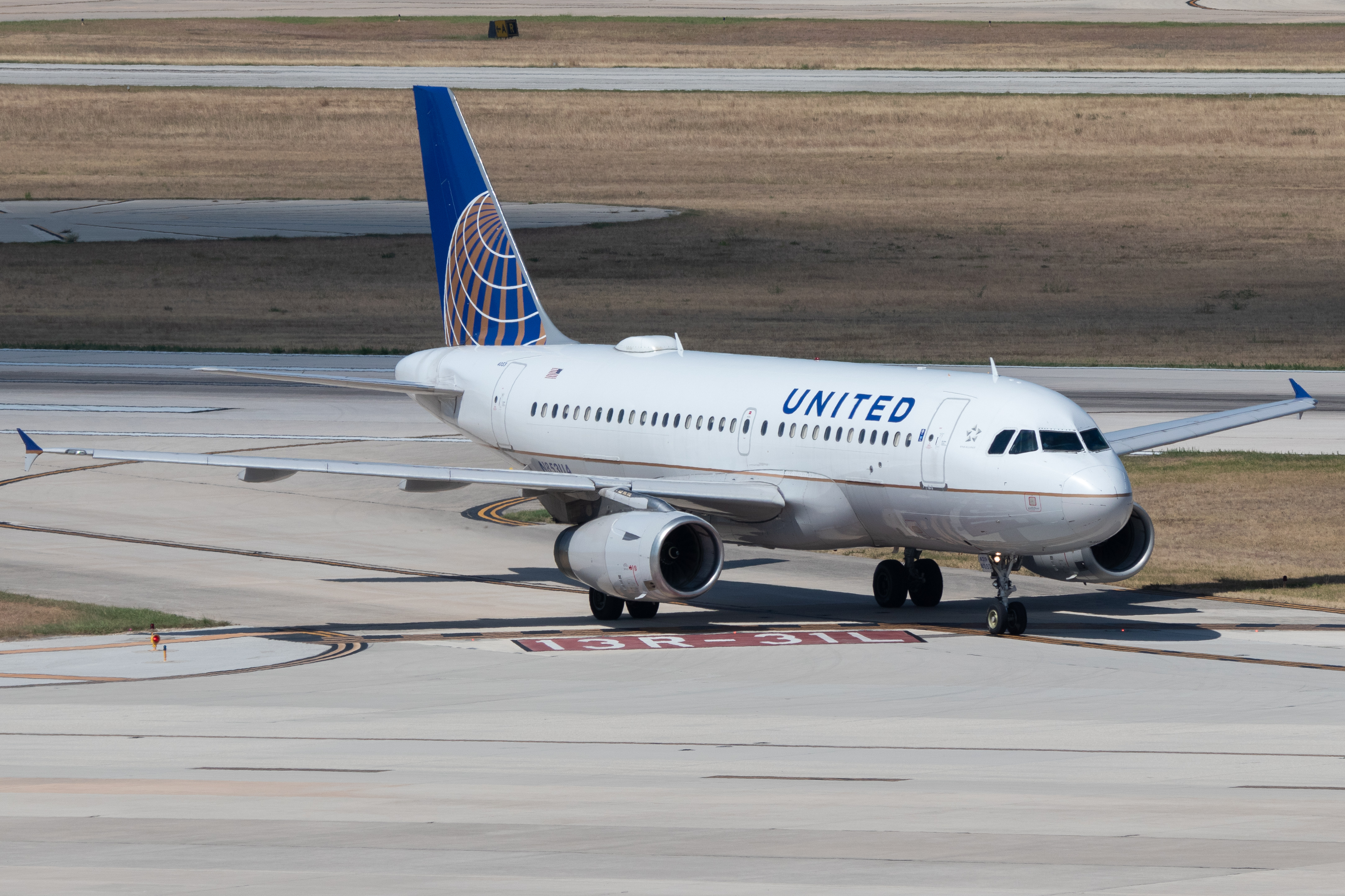 Full size: United Airlines Airbus A319 N853UA at San Antonio International Airport
