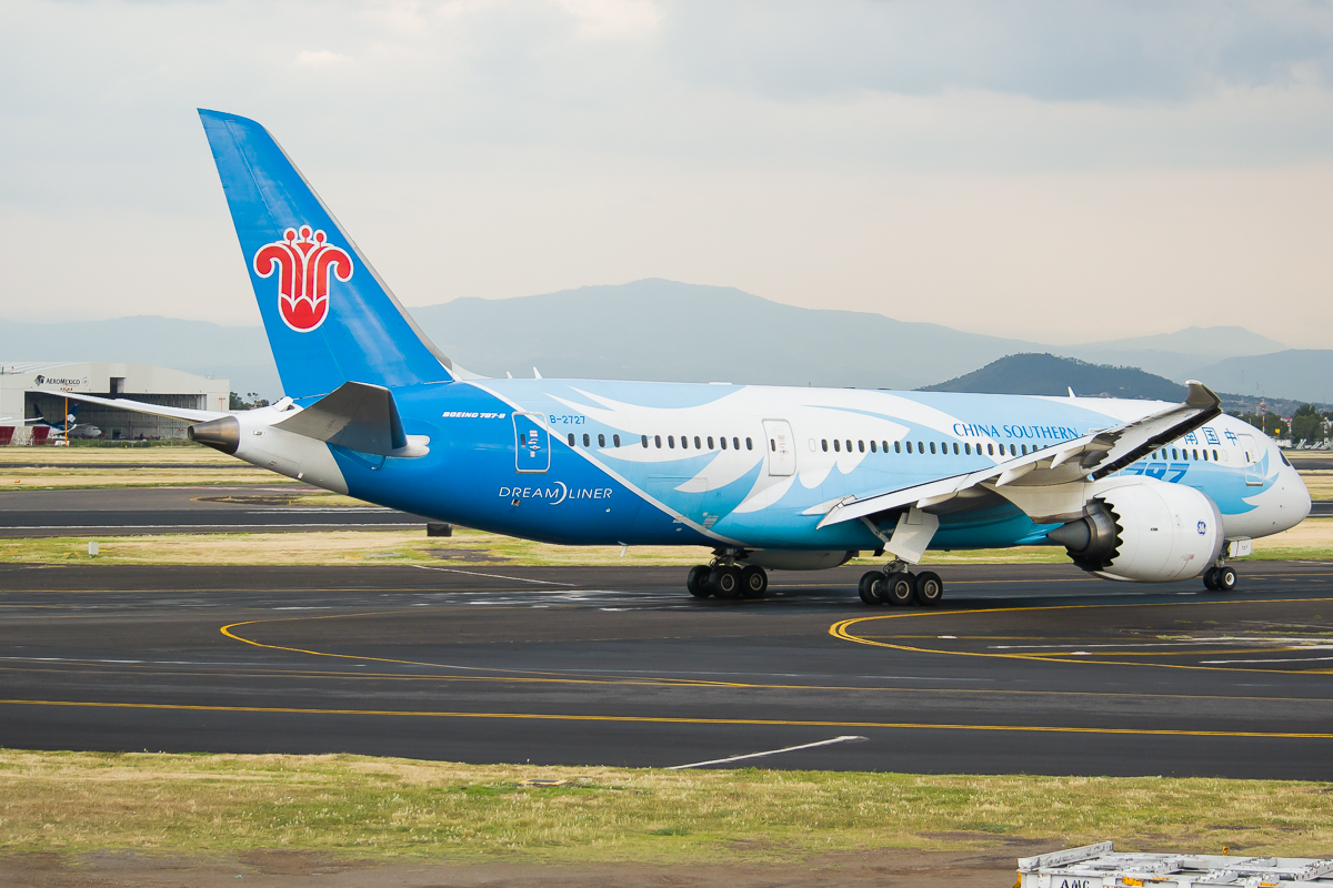 Full size: China Southern Airlines Boeing 787-8 B-2727 at Mexico City International Airport