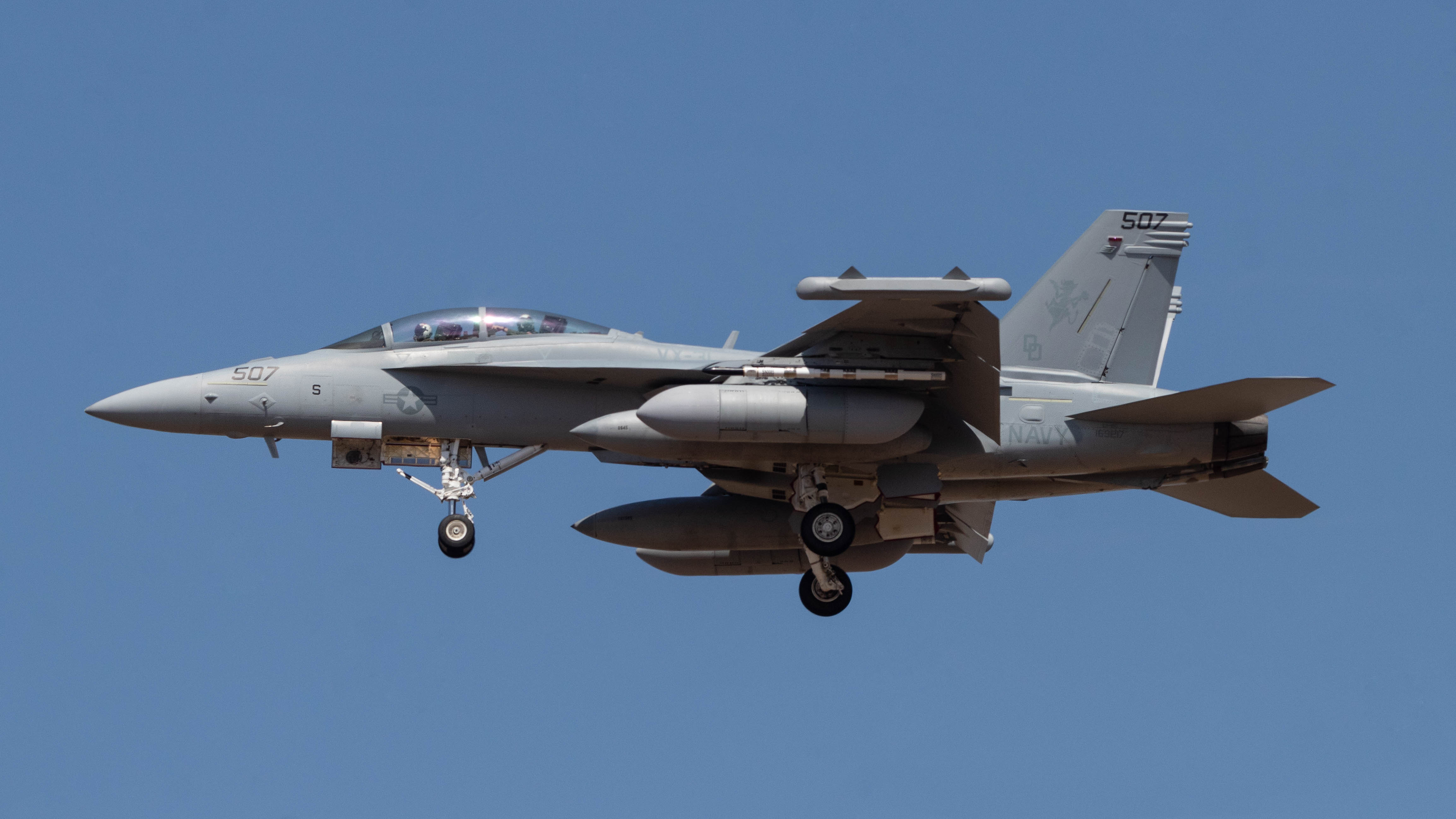 Full size: USN - United States Navy Boeing F/A-18E/F Super Hornet 169217 at Point Mugu NAS