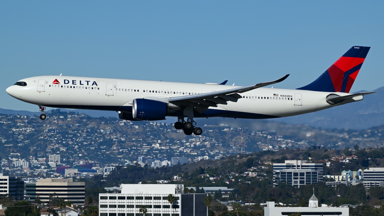 Full size: Delta Airlines Airbus A330-900 N402DX at Los Angeles International Airport