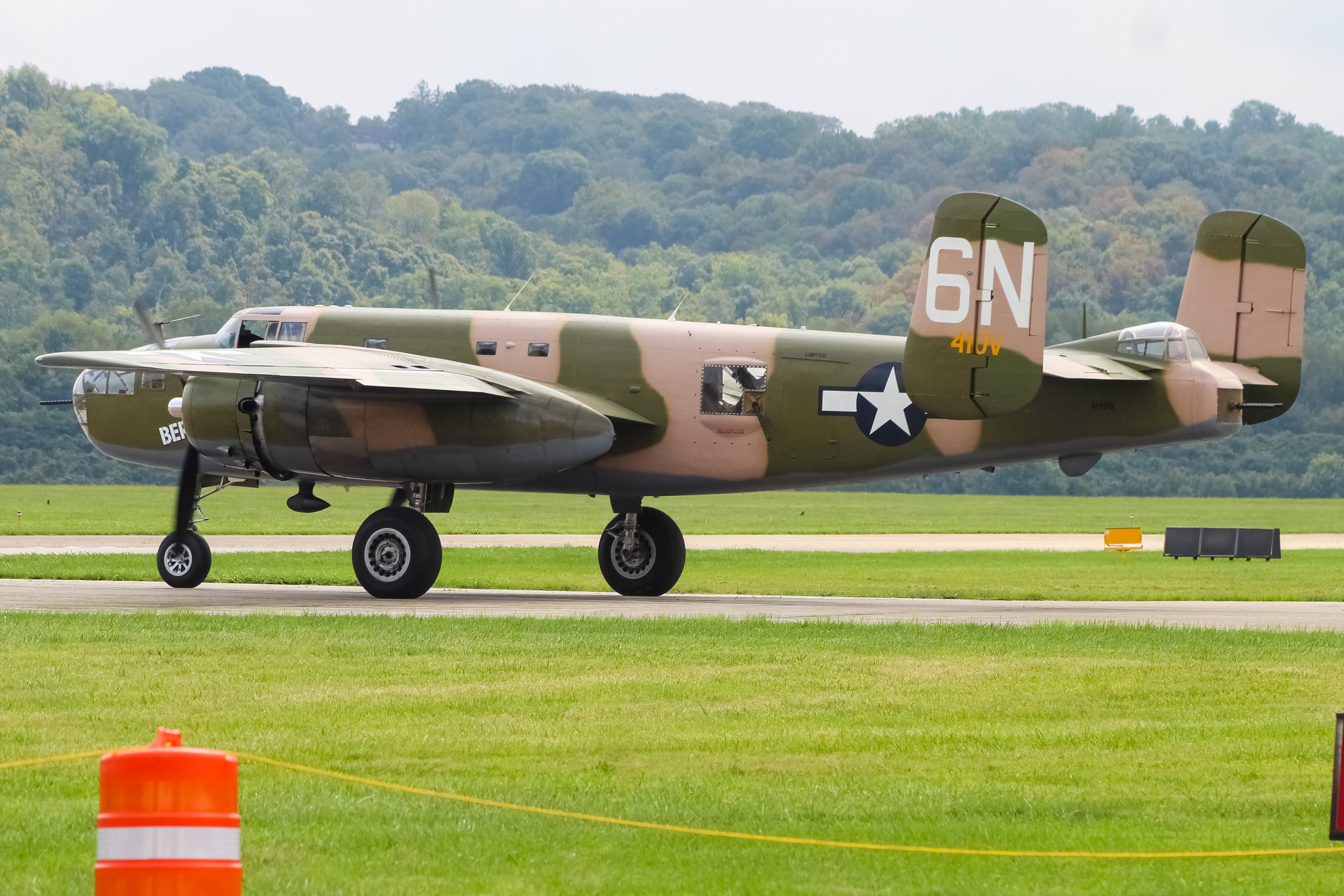 Full size: PRIVATE   North American B-25 Mitchell N10V at Cincinnati Municipal Airport/Lunken Field