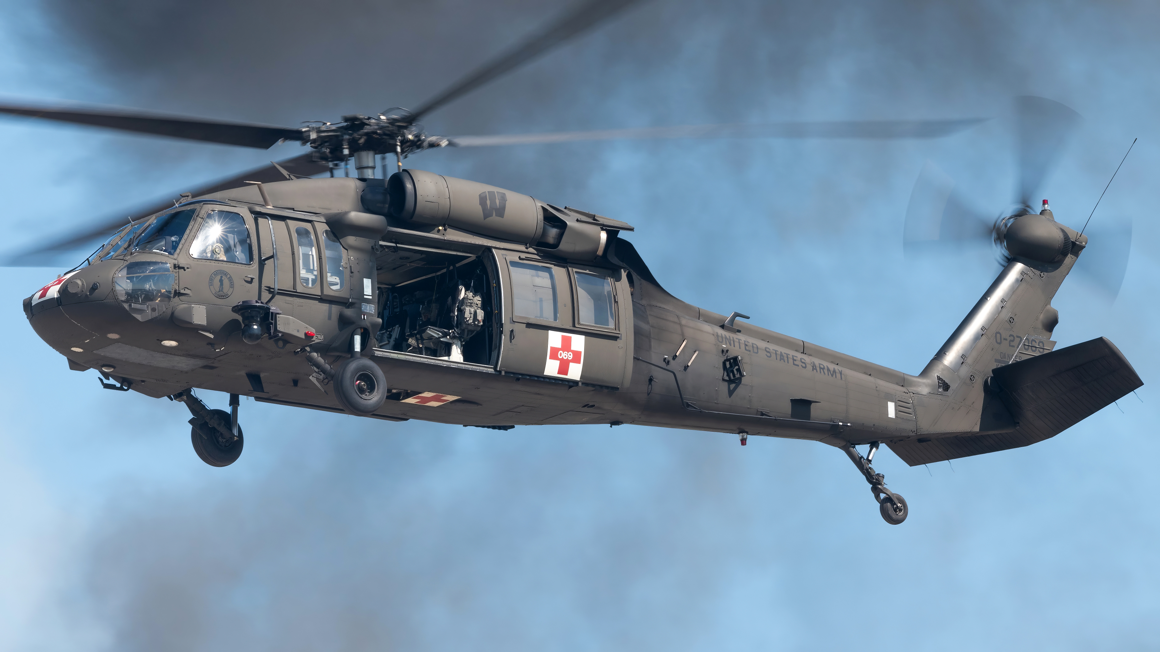 Full size: USA - United States Army Sikorsky UH-60L Blackhawk 05-27069 at Wittman Regional Airport