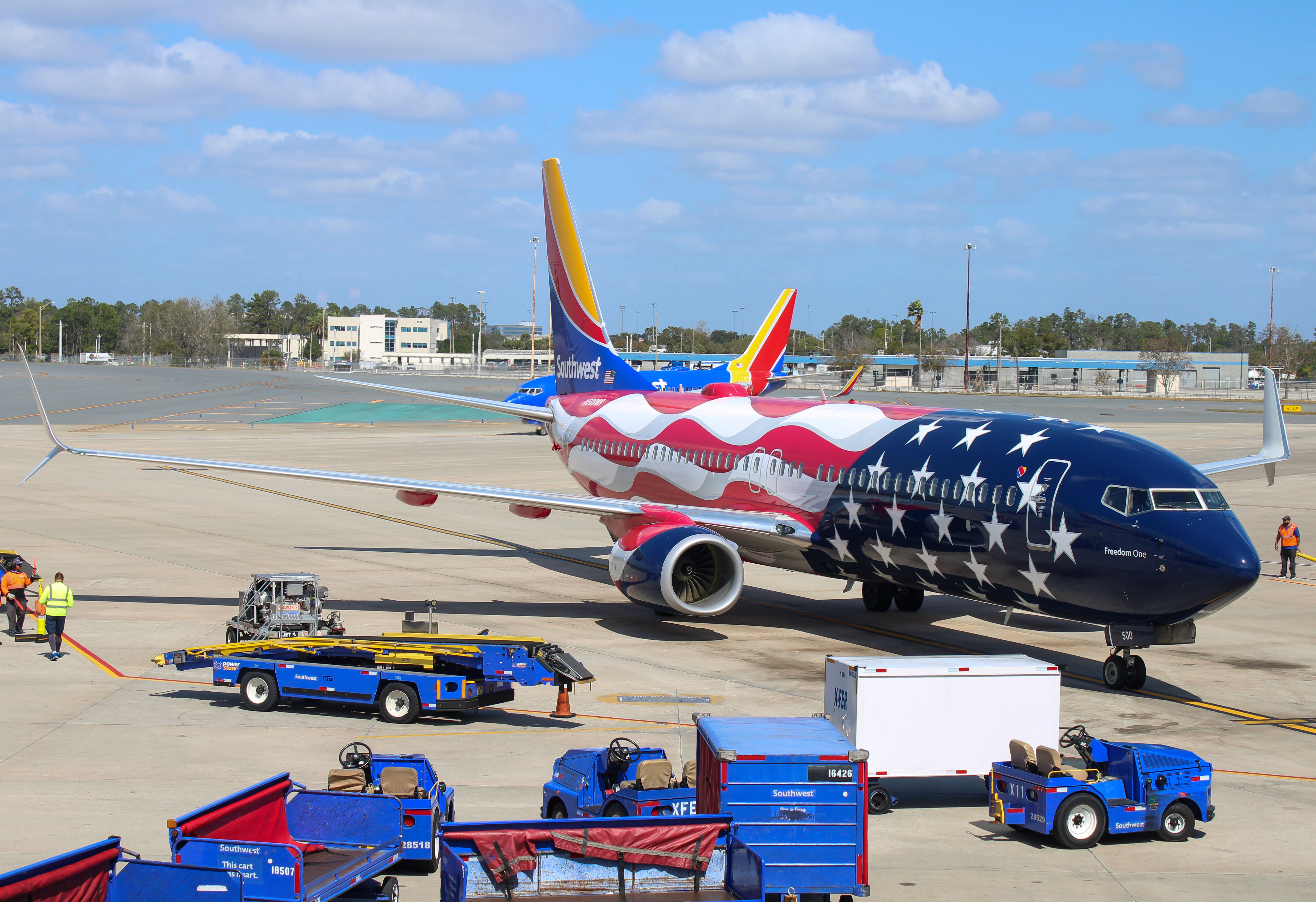 Full size: Southwest Airlines Boeing 737-800 N500WR at Orlando International Airport