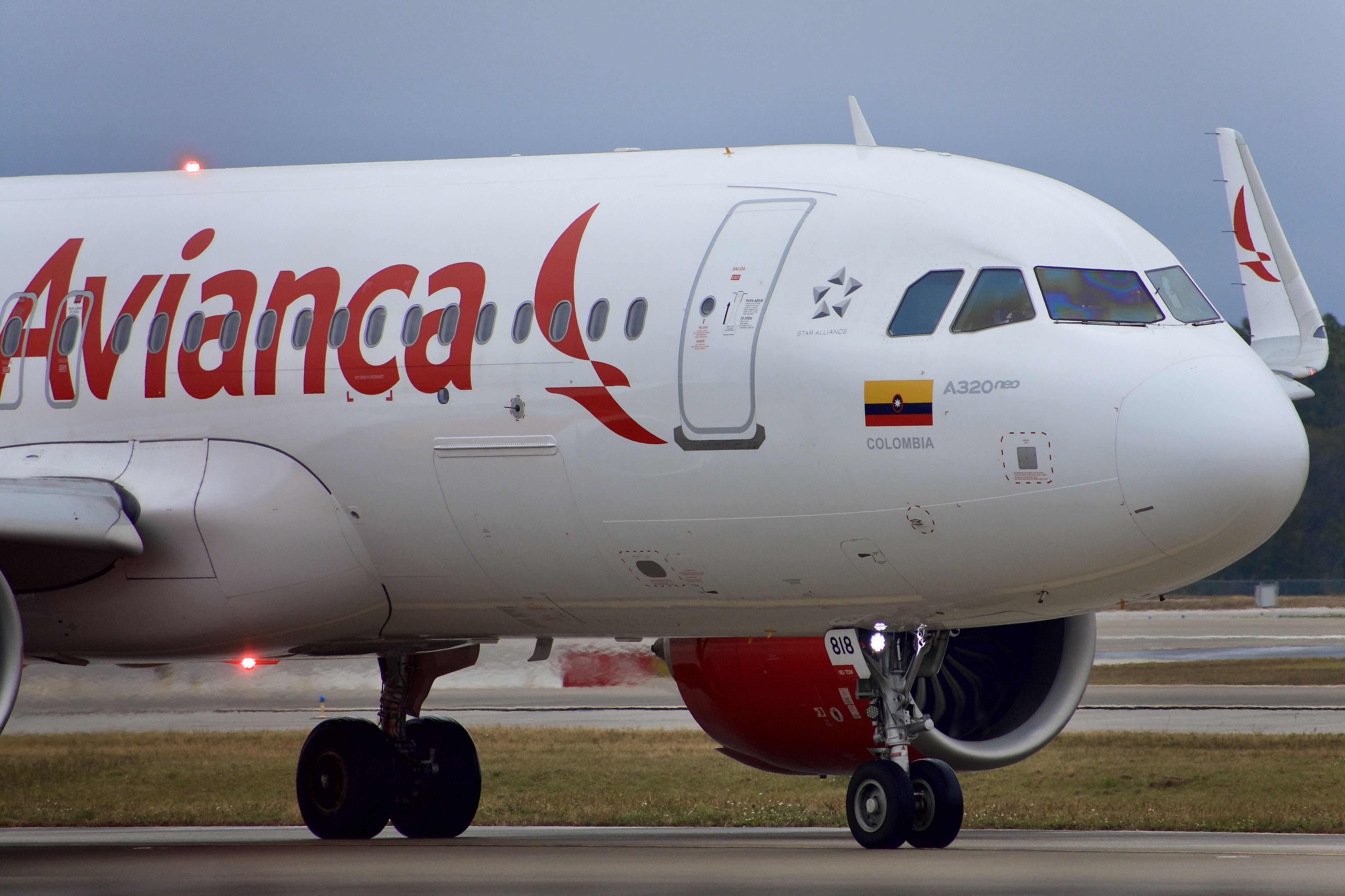 Full size: Avianca Airbus A320NEO N818AV at Orlando International Airport