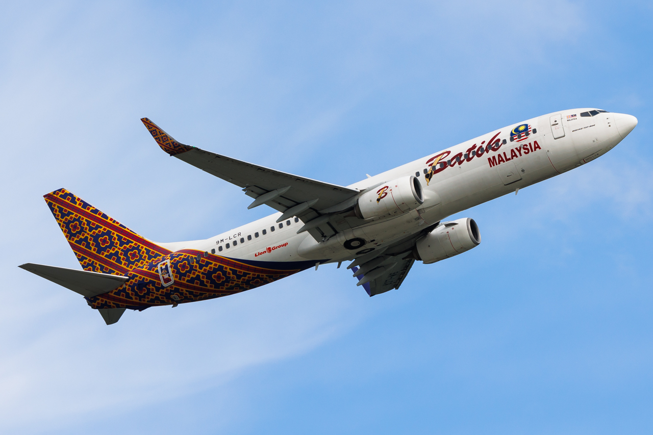 Full size: Batik Air Boeing 737-800 9M-LCR at Hong Kong International Airport