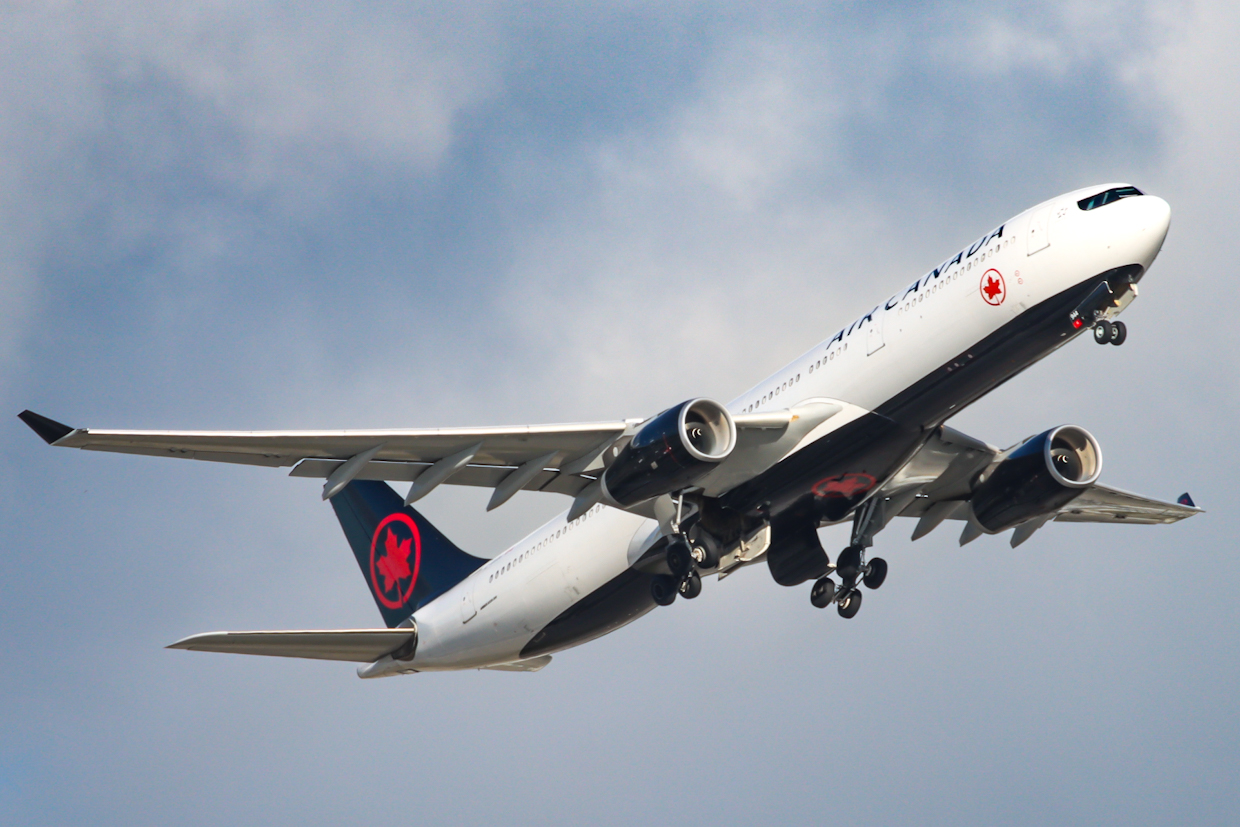 Full size: Air Canada Airbus A330-300 C-GKUG at Fort Lauderdale/Hollywood International Airport