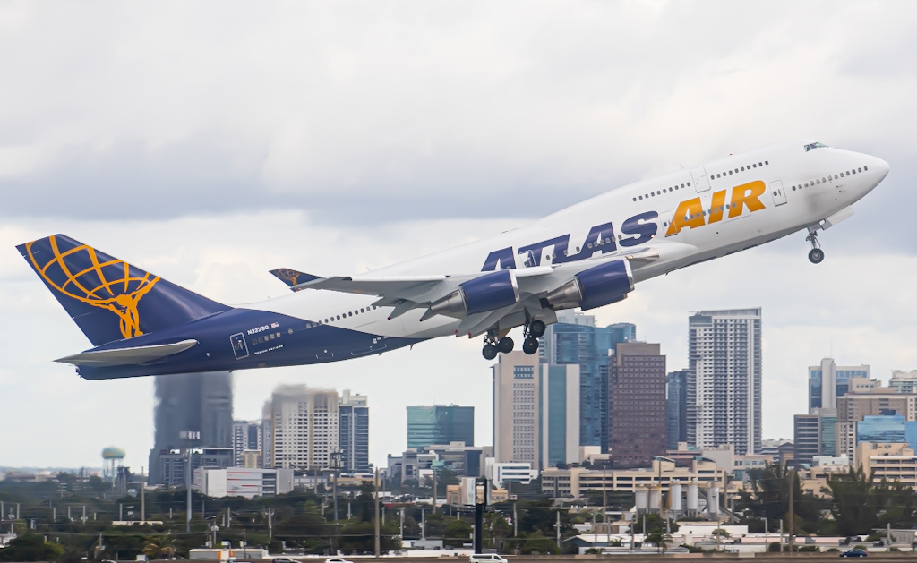 Full size: Atlas Air Boeing 747-400 N322SG at Fort Lauderdale/Hollywood International Airport