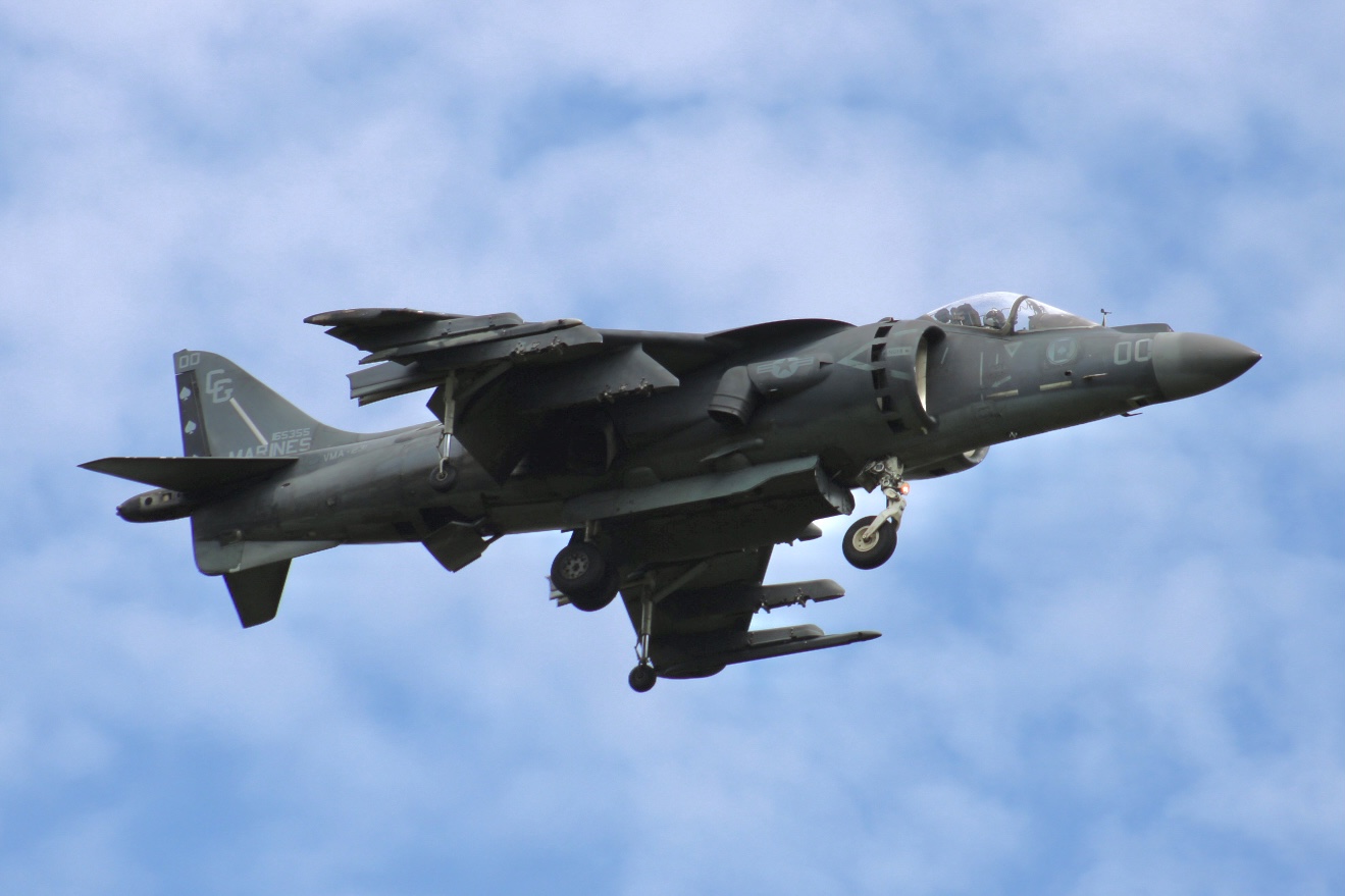 Full size: USMC - United States Marine Corp McDonnell Douglas AV-8B Harrier II 165355 at Atlantic City International Airport