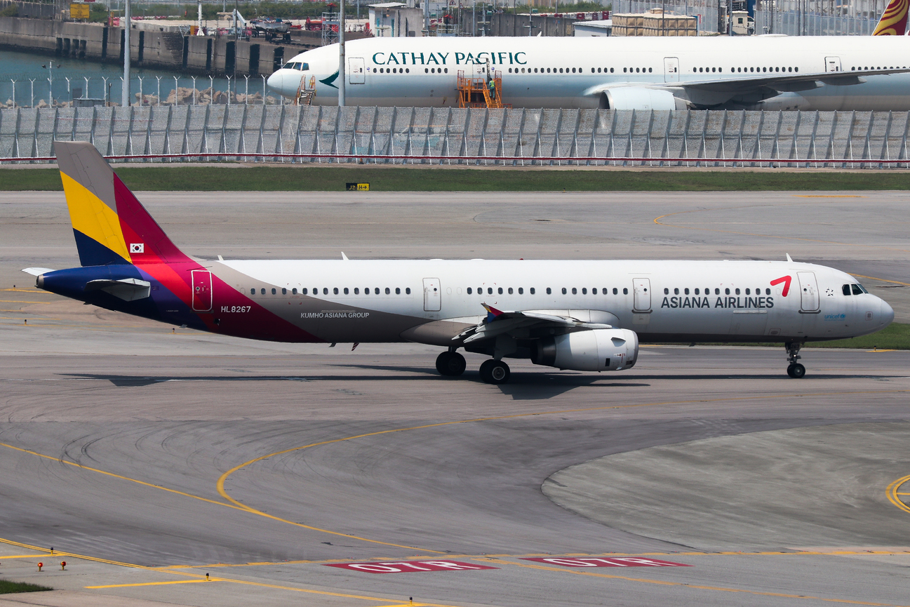 Full size: Asiana Airlines Airbus A321-200 HL8267 at Hong Kong International Airport