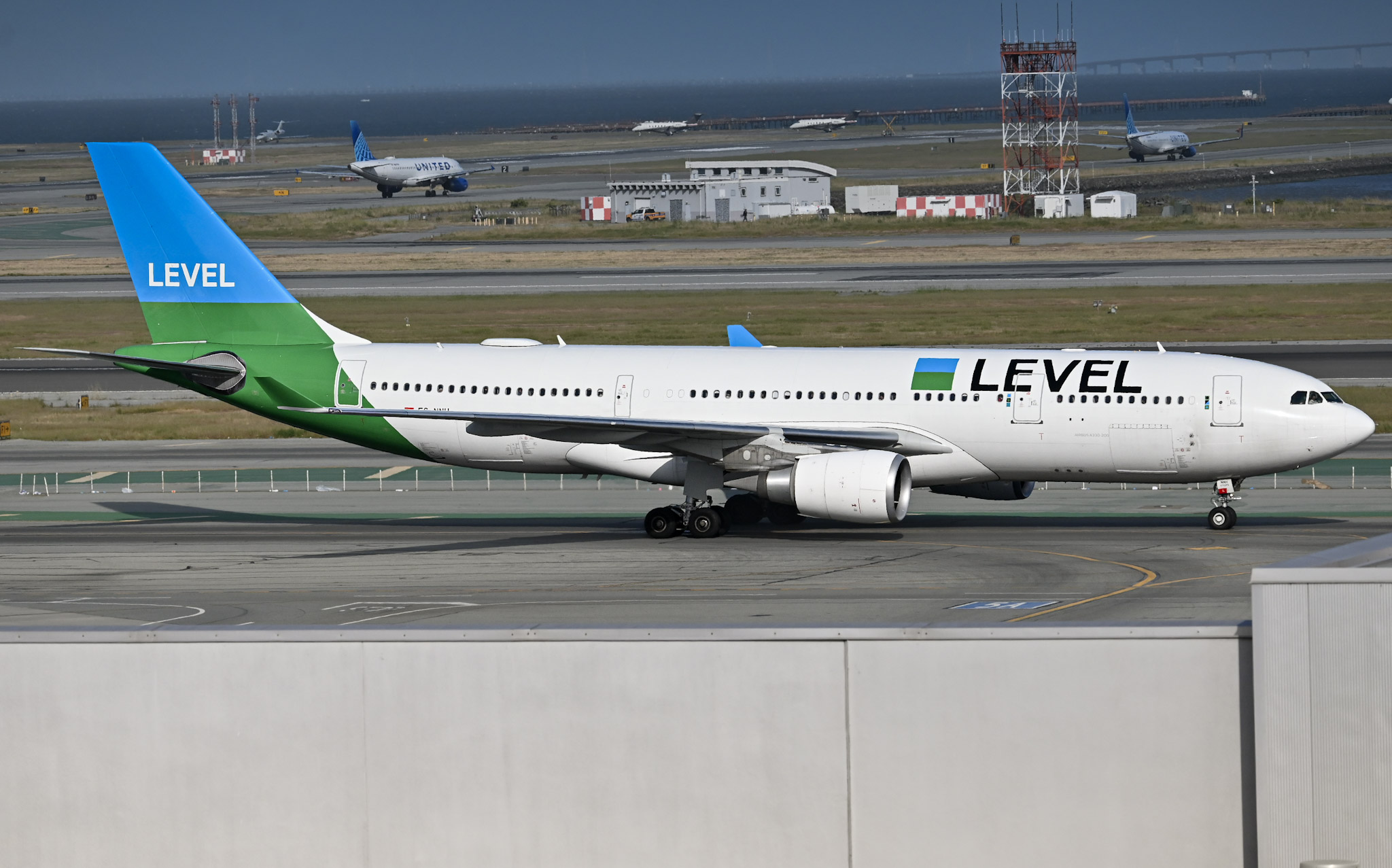 Full size: LEVEL Airbus A330-200 EC-NNH at San Francisco International Airport