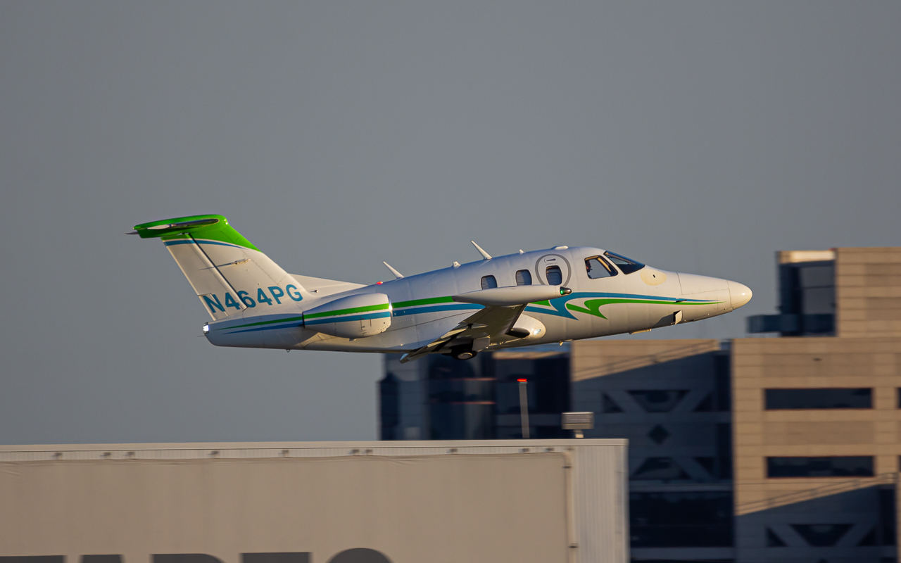 Full size: PRIVATE Eclipse EA-500 N464PG at John Glenn Columbus International Airport