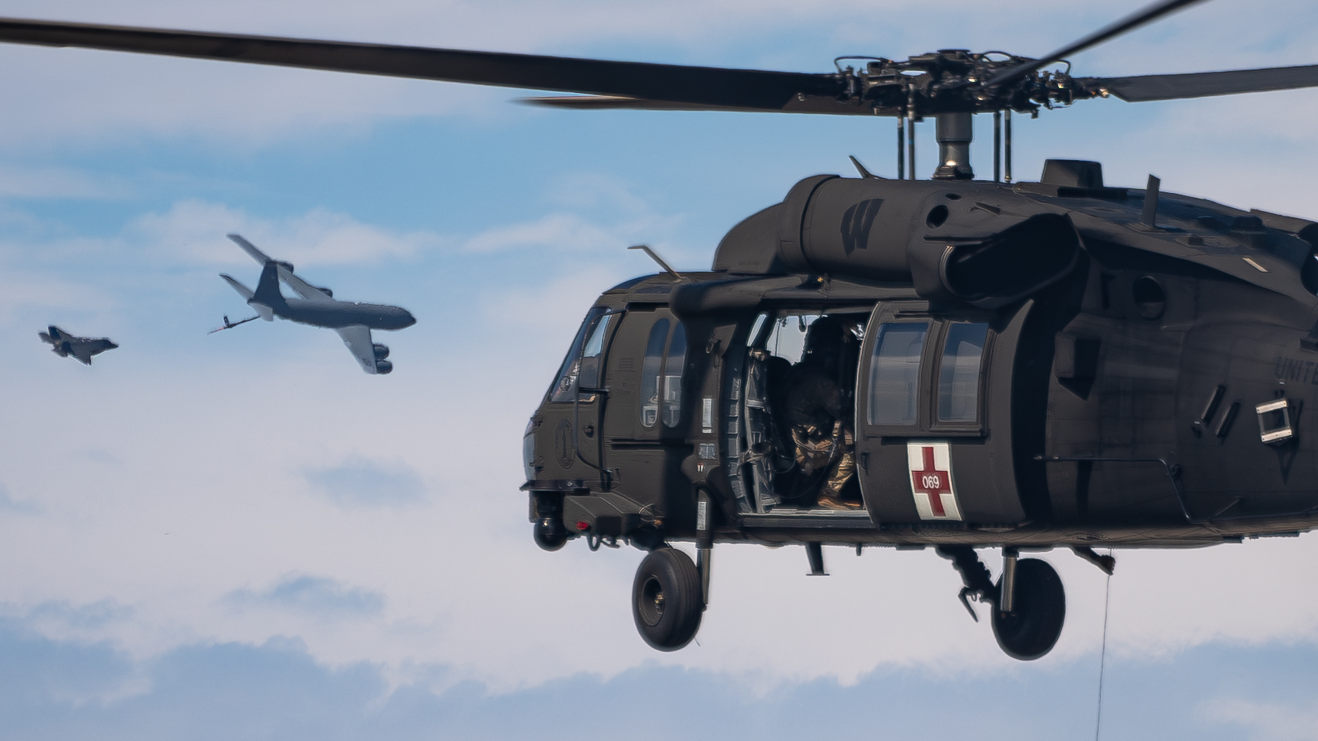 Full size: USA - United States Army Sikorsky HH-60M Blackhawk 05-27069 at Wittman Regional Airport