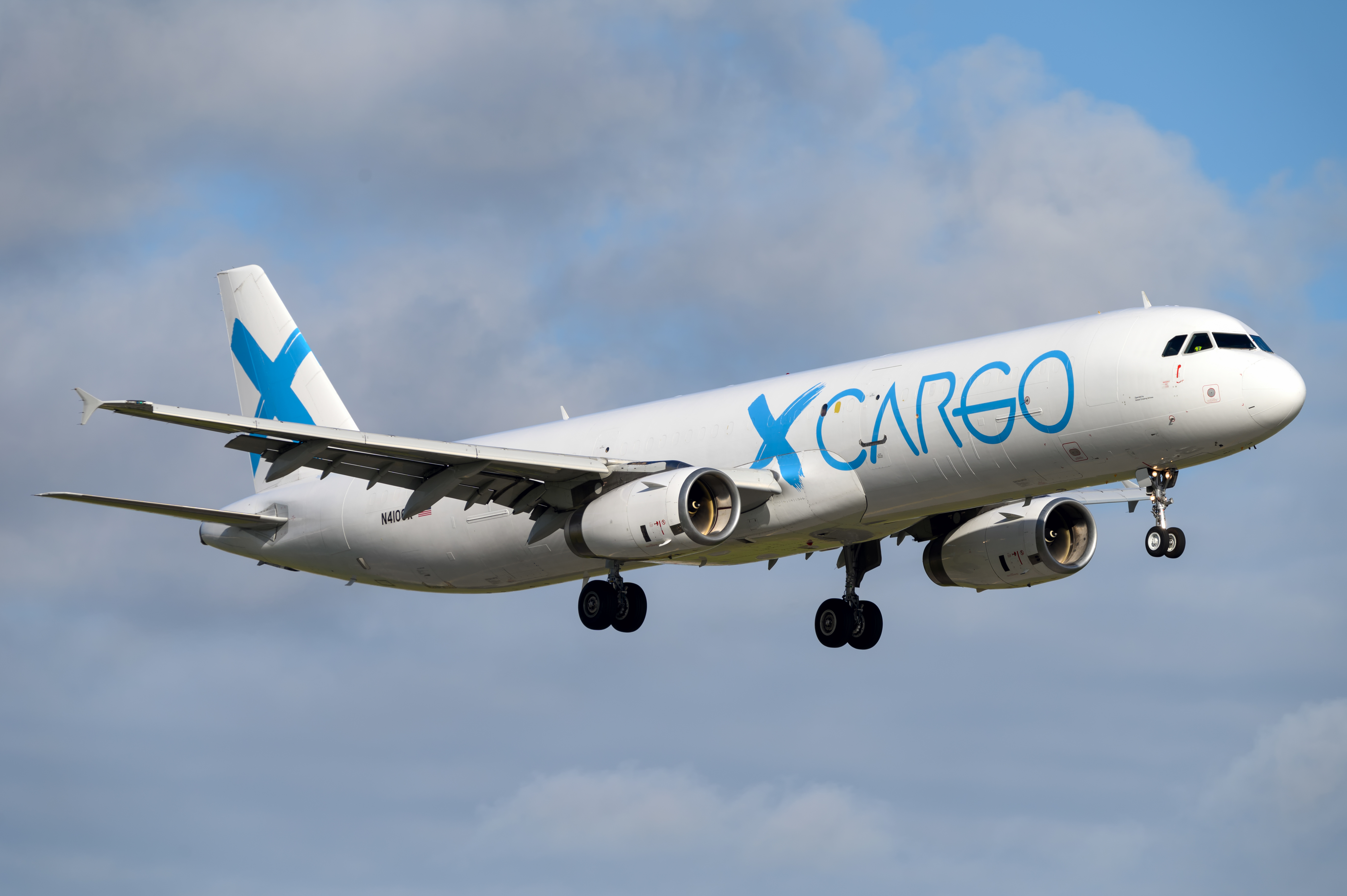 Full size: Global X Airbus A321-200F N410GX at Miami International Airport