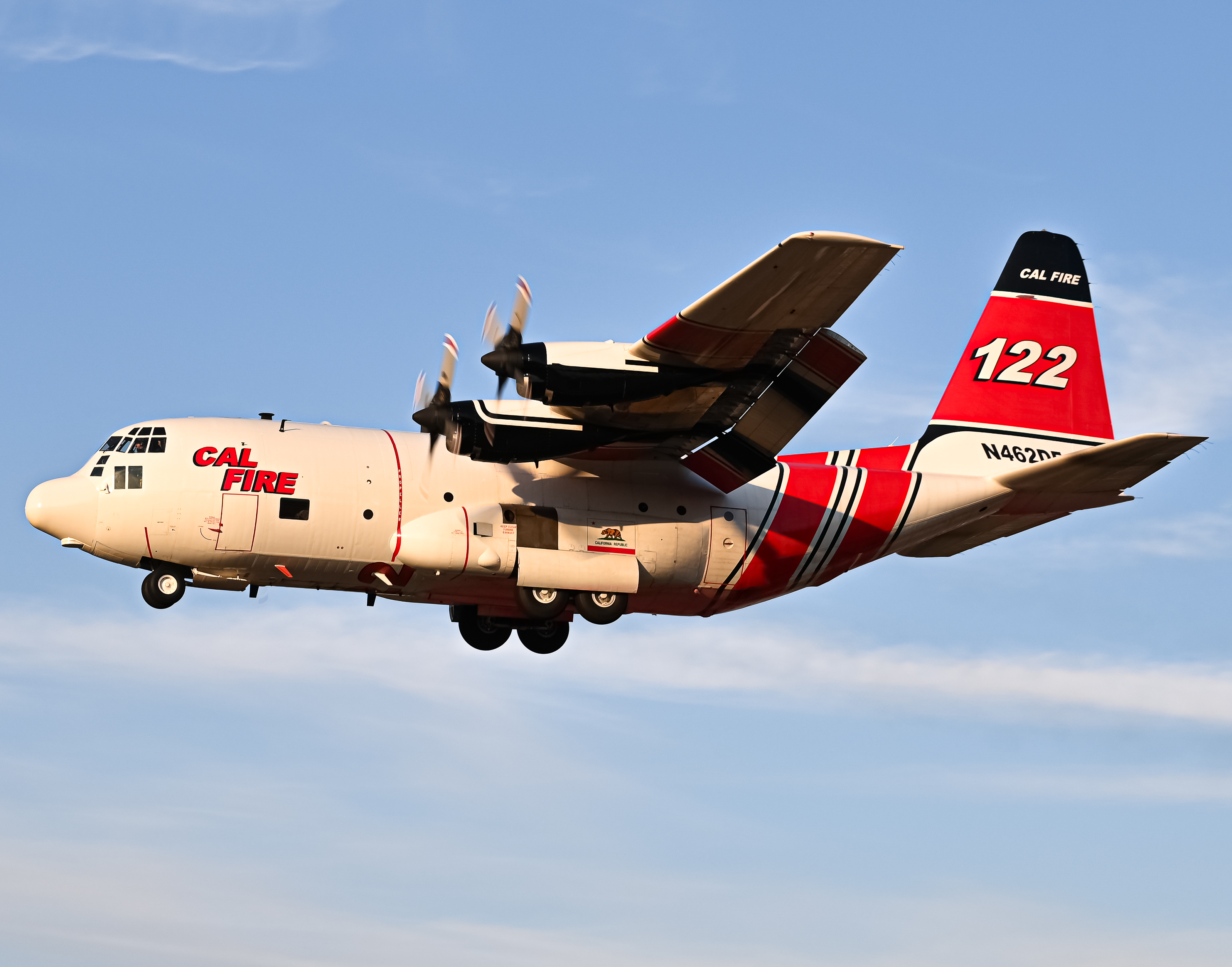 Full size: PRIVATE Lockheed C-130H Hercules N462DF at Ramona Airport