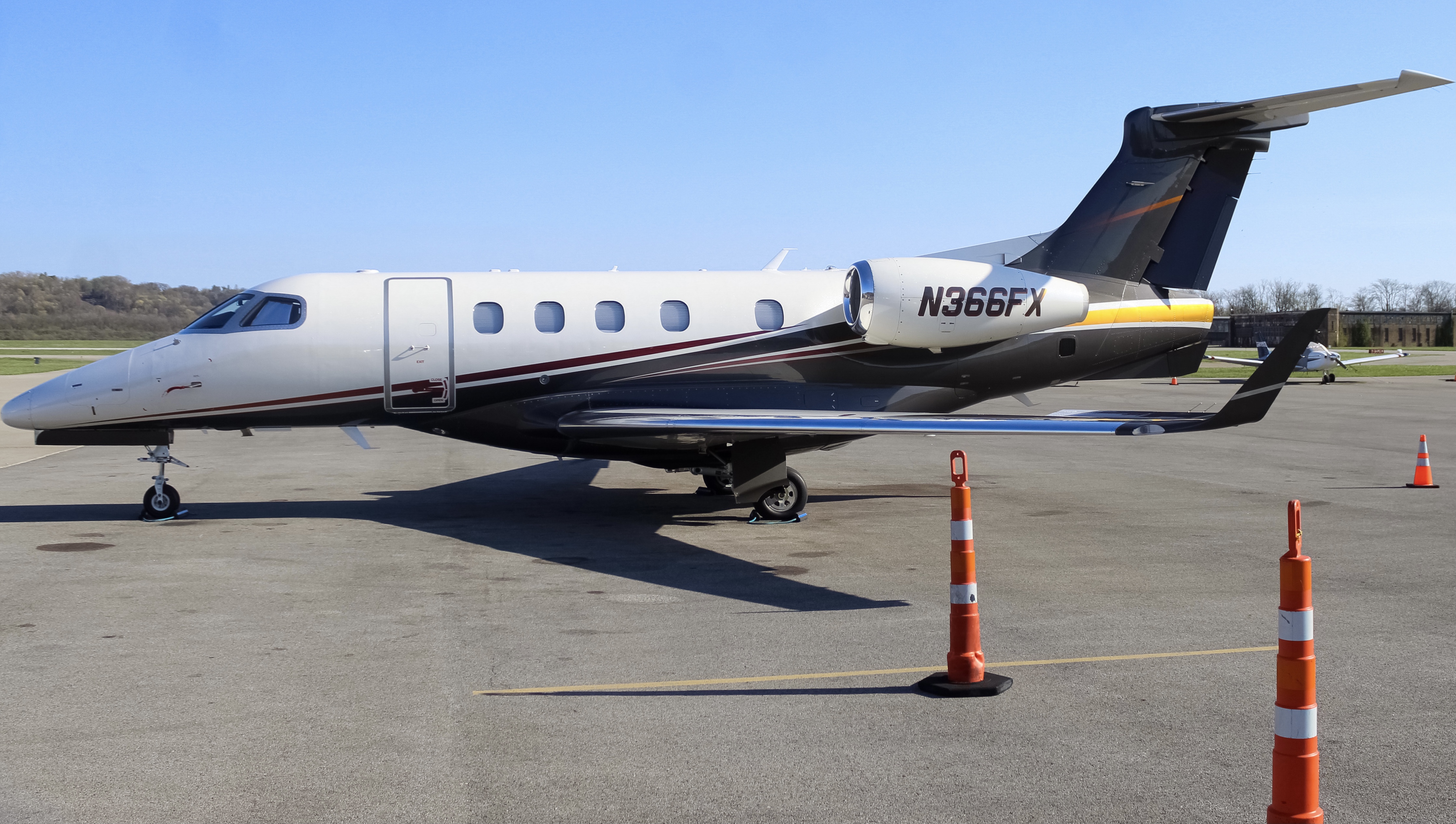 Full size: FlexJet Embraer Phenom 300 N366FX at Cincinnati Municipal Airport/Lunken Field