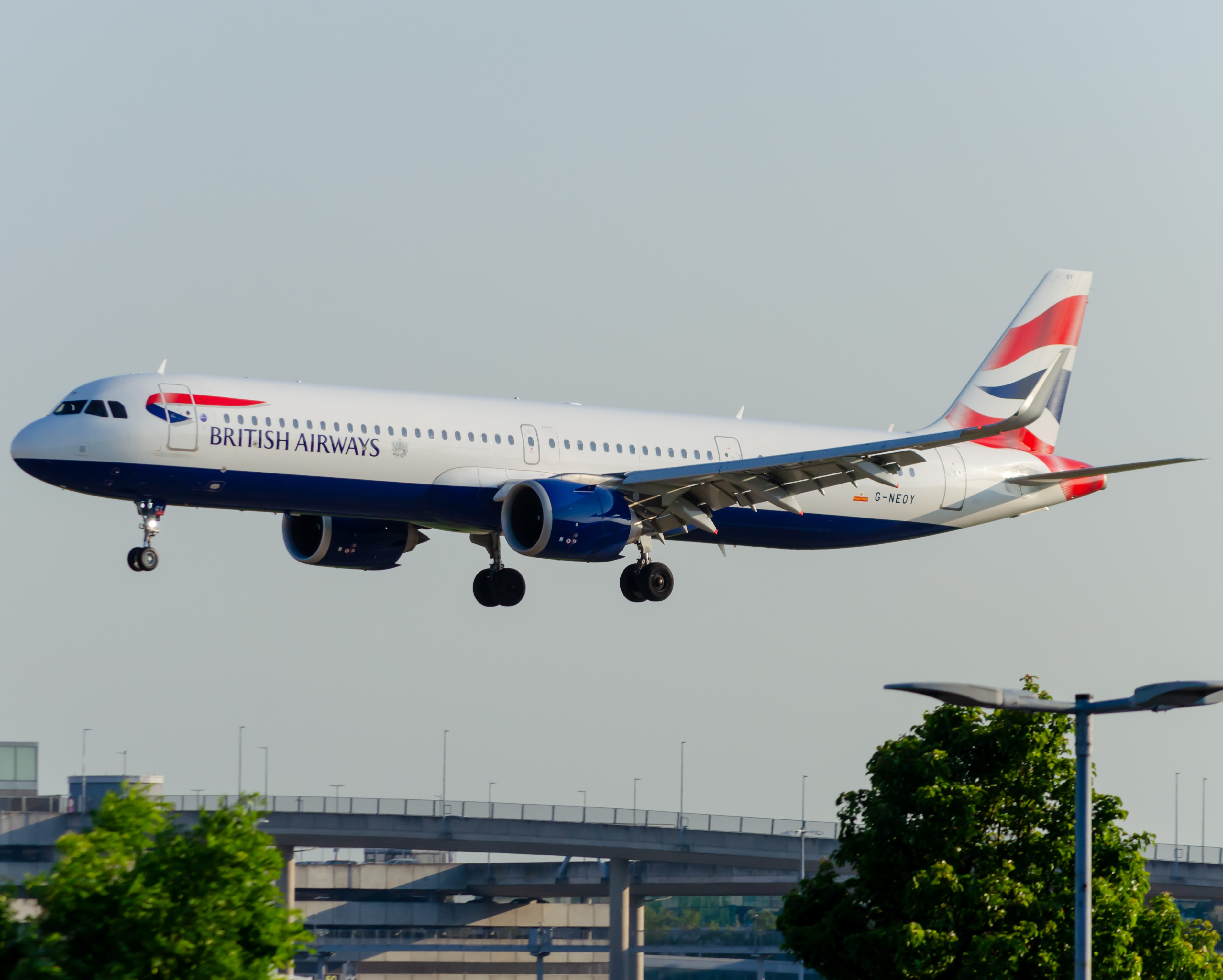 Full size: British Airways Airbus A321NEO GNEOY  at London Heathrow International Airport
