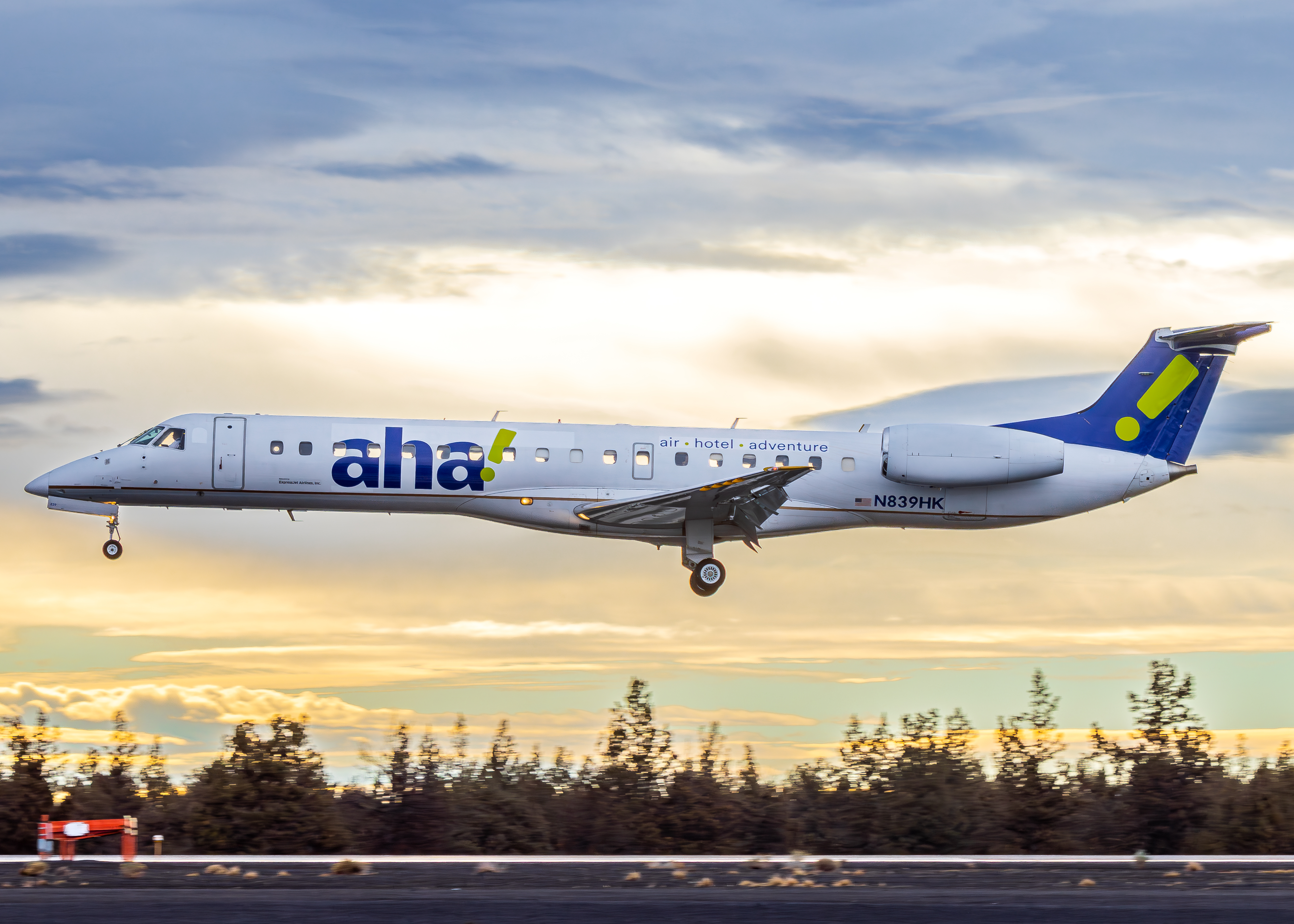 Full size: aha! Embraer ERJ145 N839HK at Roberts Field Airport