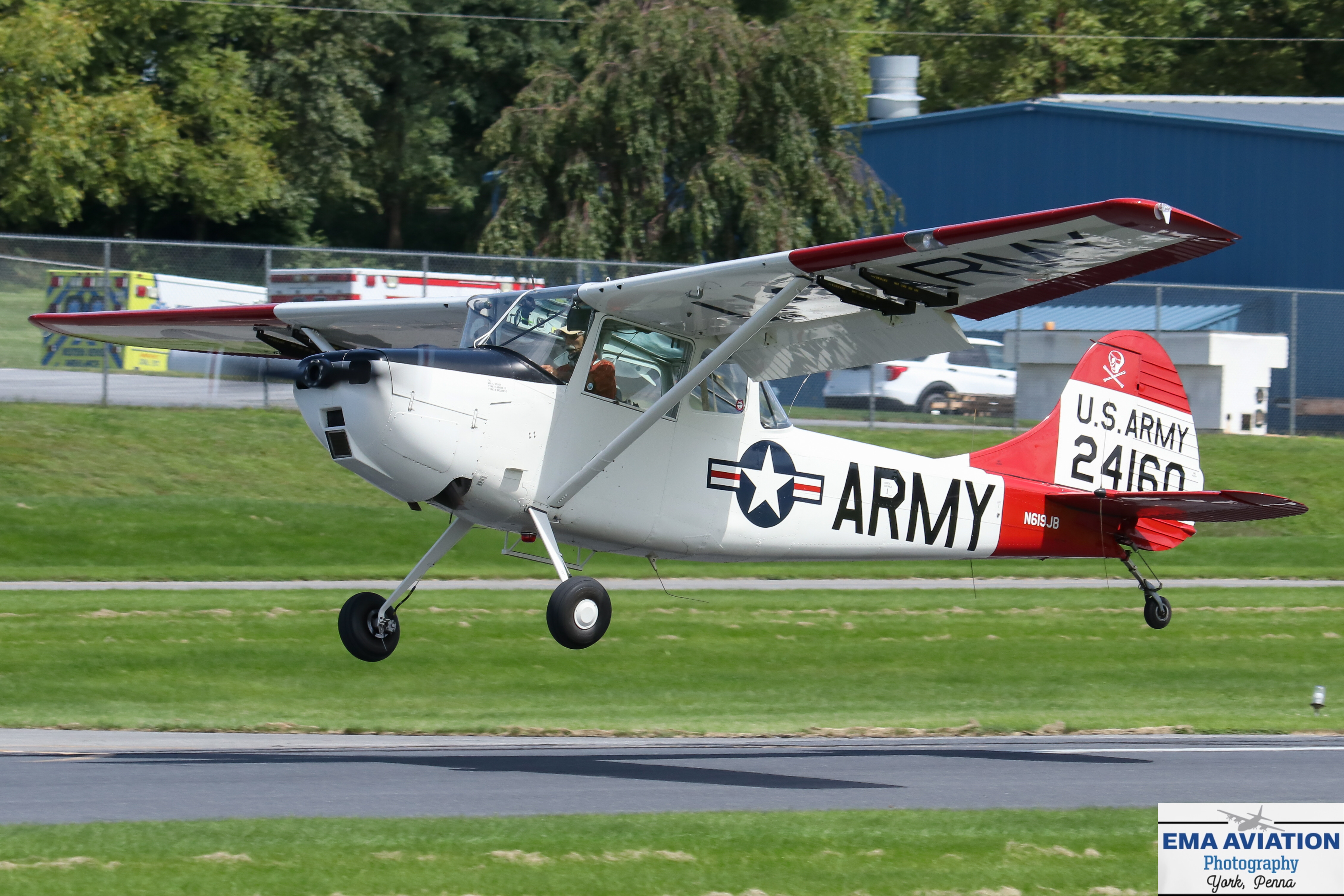 Full size: PRIVATE Cessna O1 N619JB at Smoketown Airport
