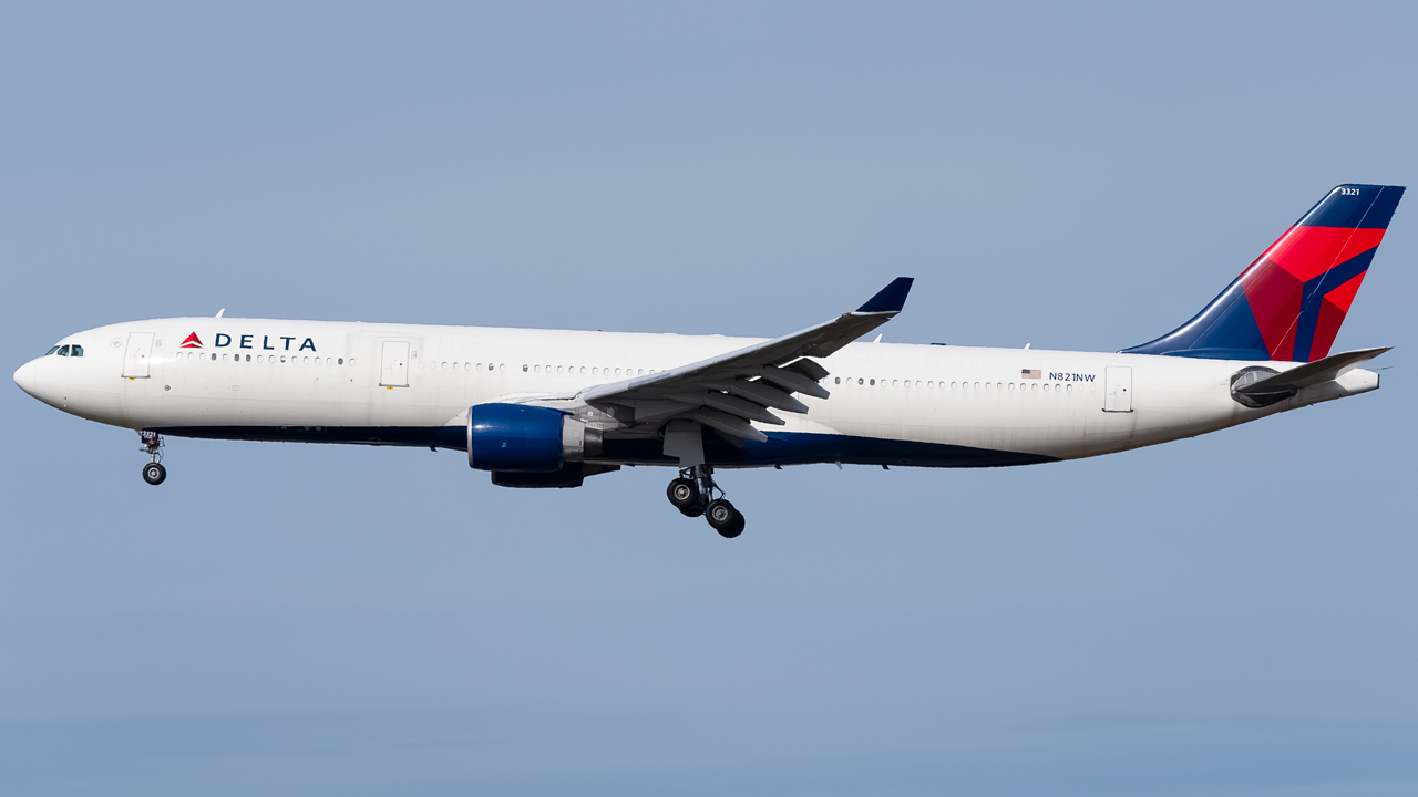 Full size: Delta Airlines Airbus A330-300 N821NW at Hartsfield-Jackson Atlanta International Airport