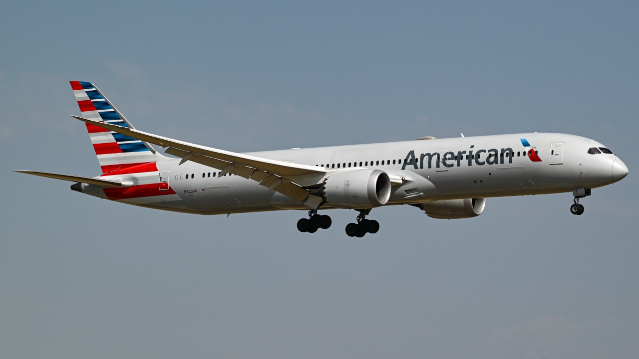 Full size: American Airlines Boeing 787-9 N822AN at Dallas-Fort Worth International Airport