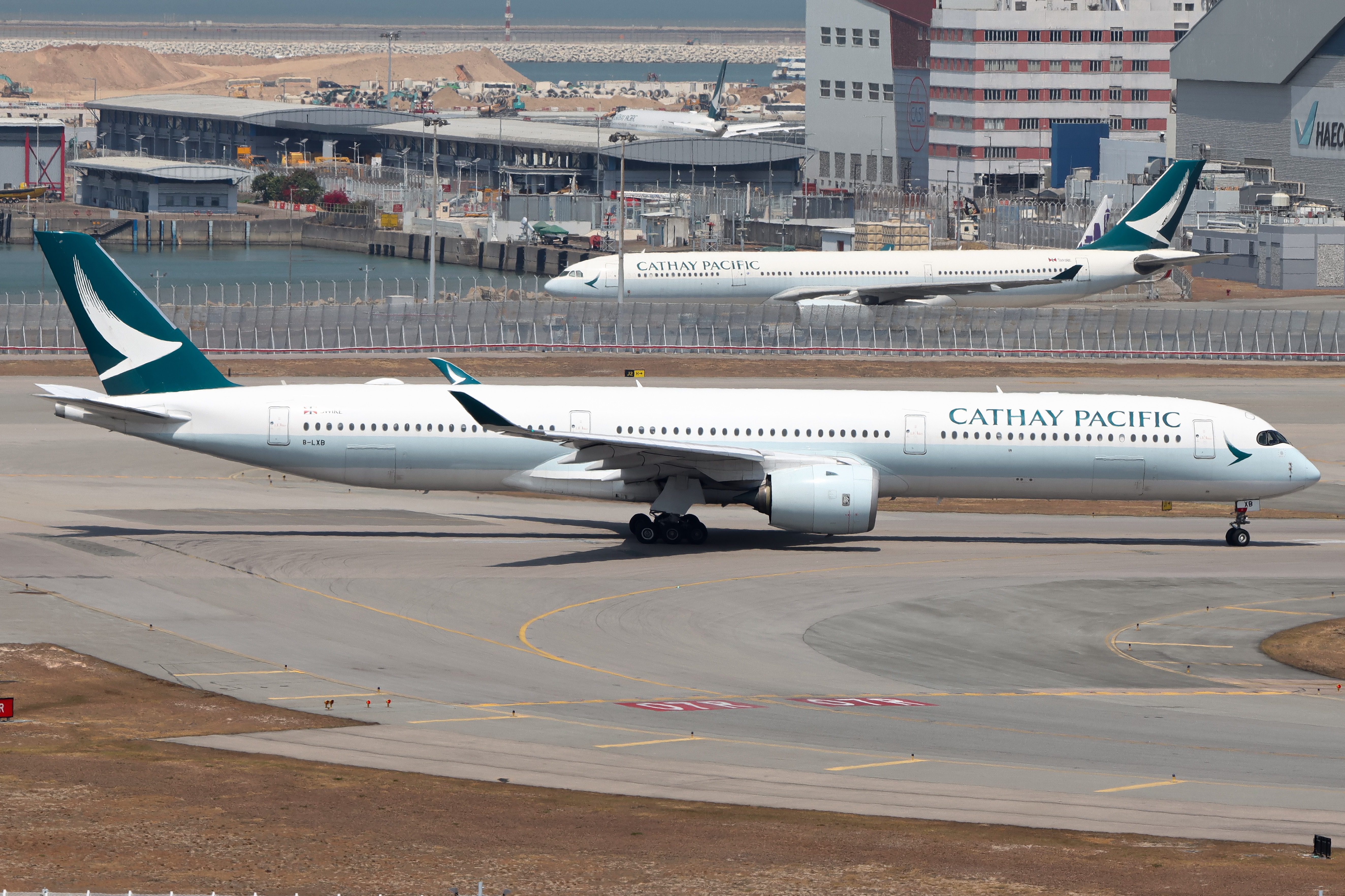 Full size: Cathay Pacific Airbus A350-1000 B-LXB at Hong Kong International Airport
