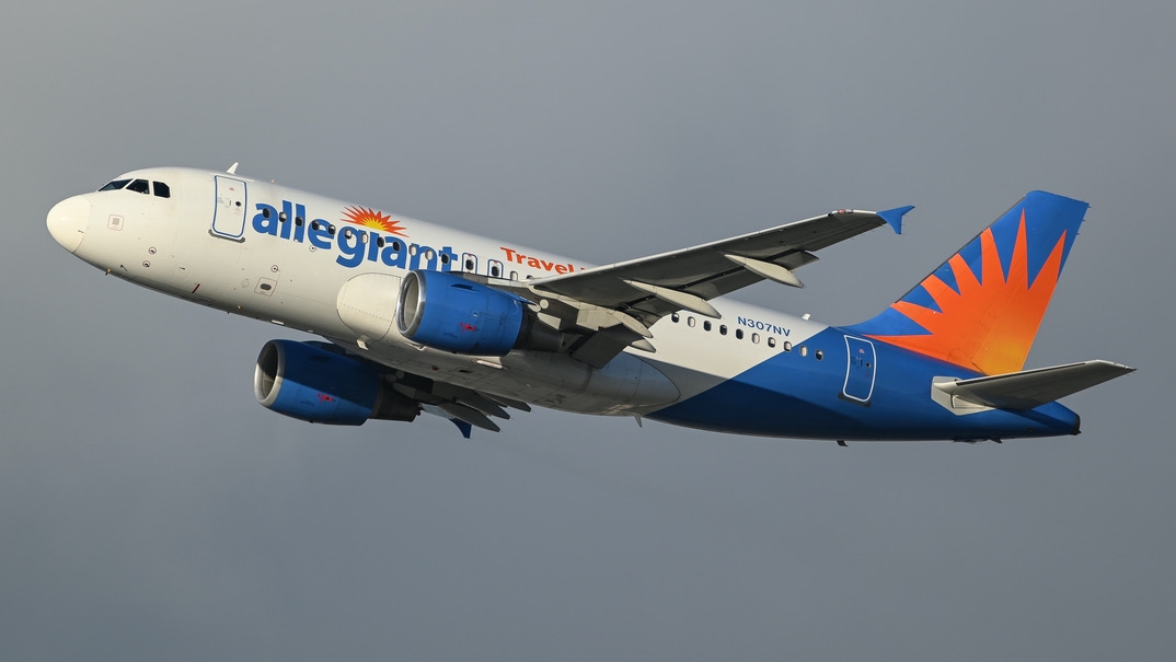Full size: Allegiant Air Airbus A319 N307NV at Los Angeles International Airport