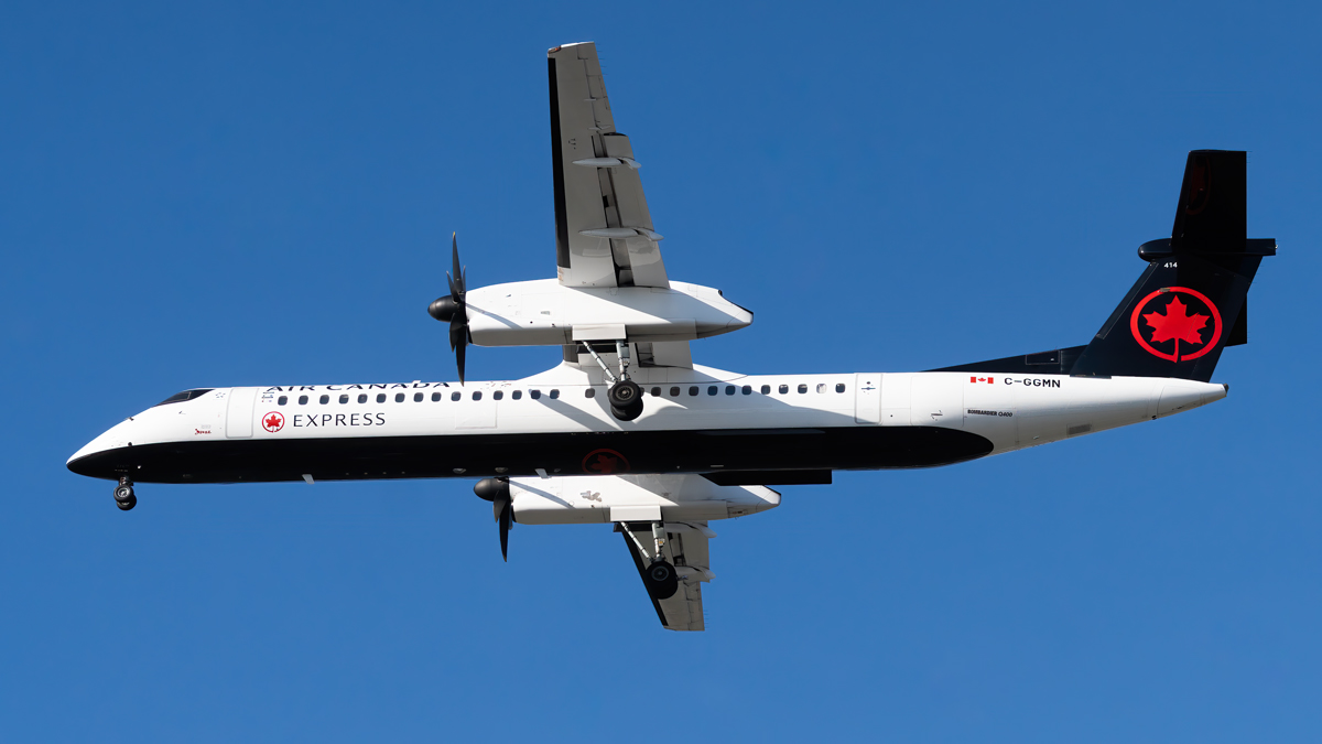 Full size: Air Canada Express De Havilland Dash-8 q400 C-GGMN at Vancouver International Airport