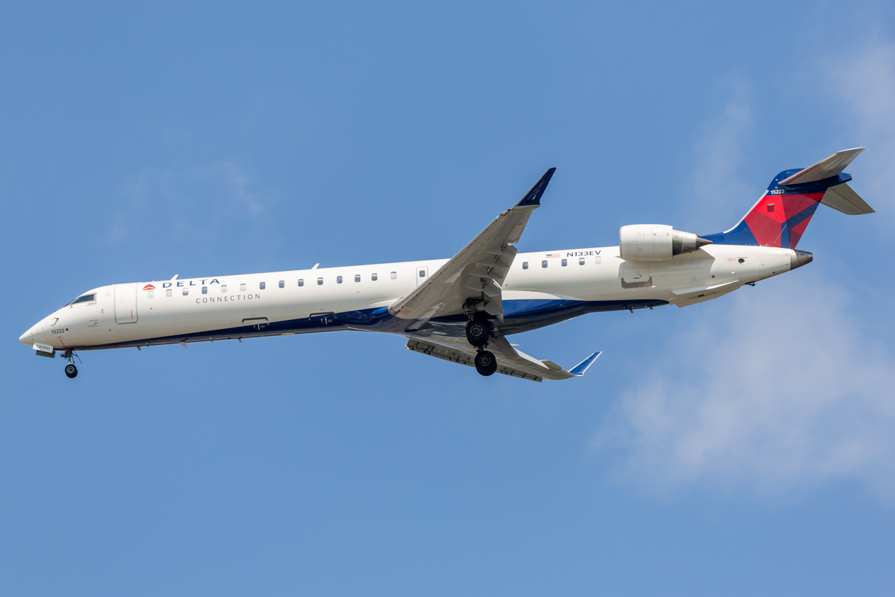 Full size: Delta Connection Mitsubishi CRJ-900 N133EV at John F. Kennedy International Airport