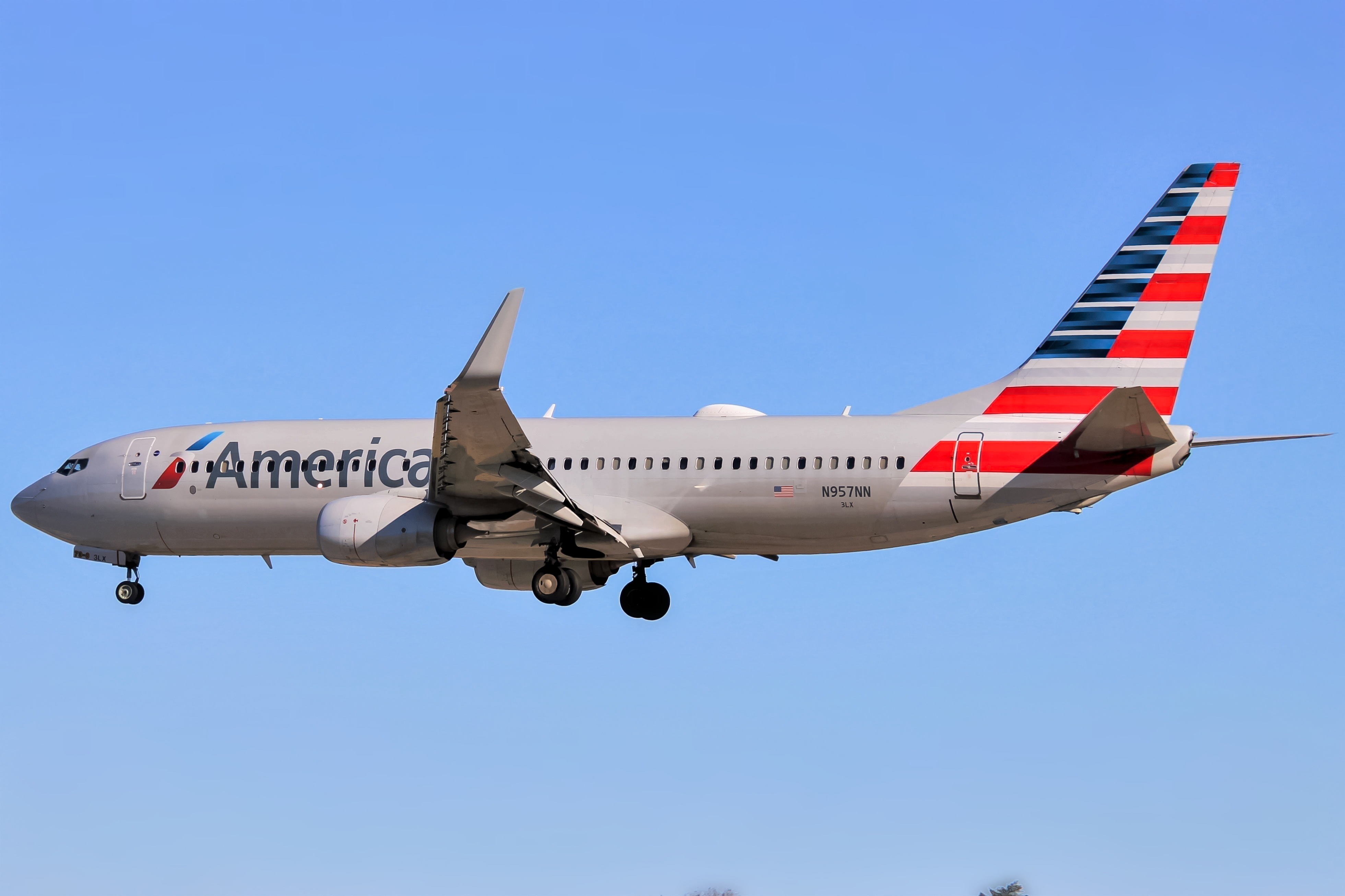 Full size: American Airlines Boeing 737-800 N957NN at Baltimore/Washington International Thurgood Marshall Airport