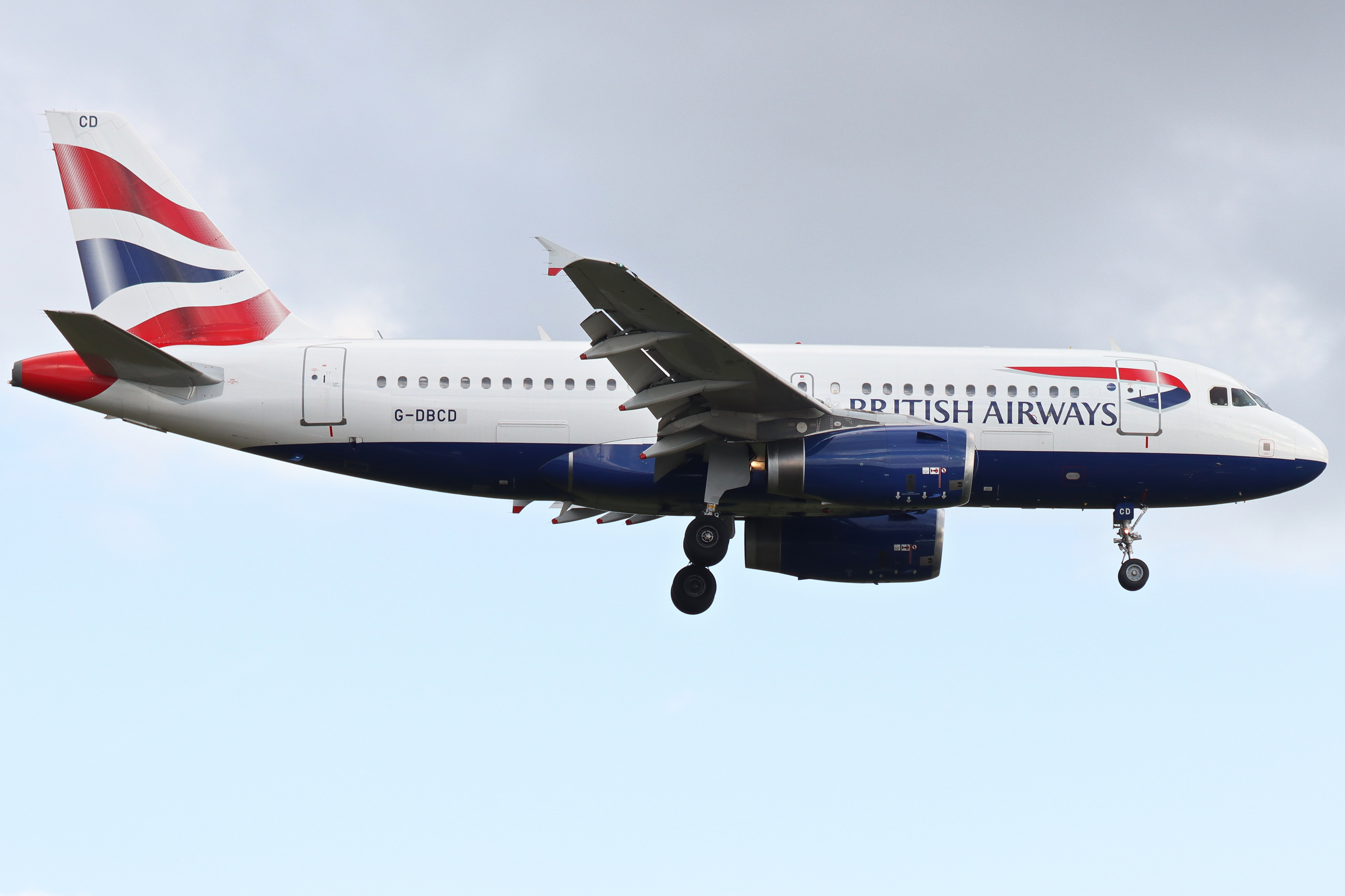 Full size: British Airways Airbus A319 G-DBCD at London Heathrow International Airport