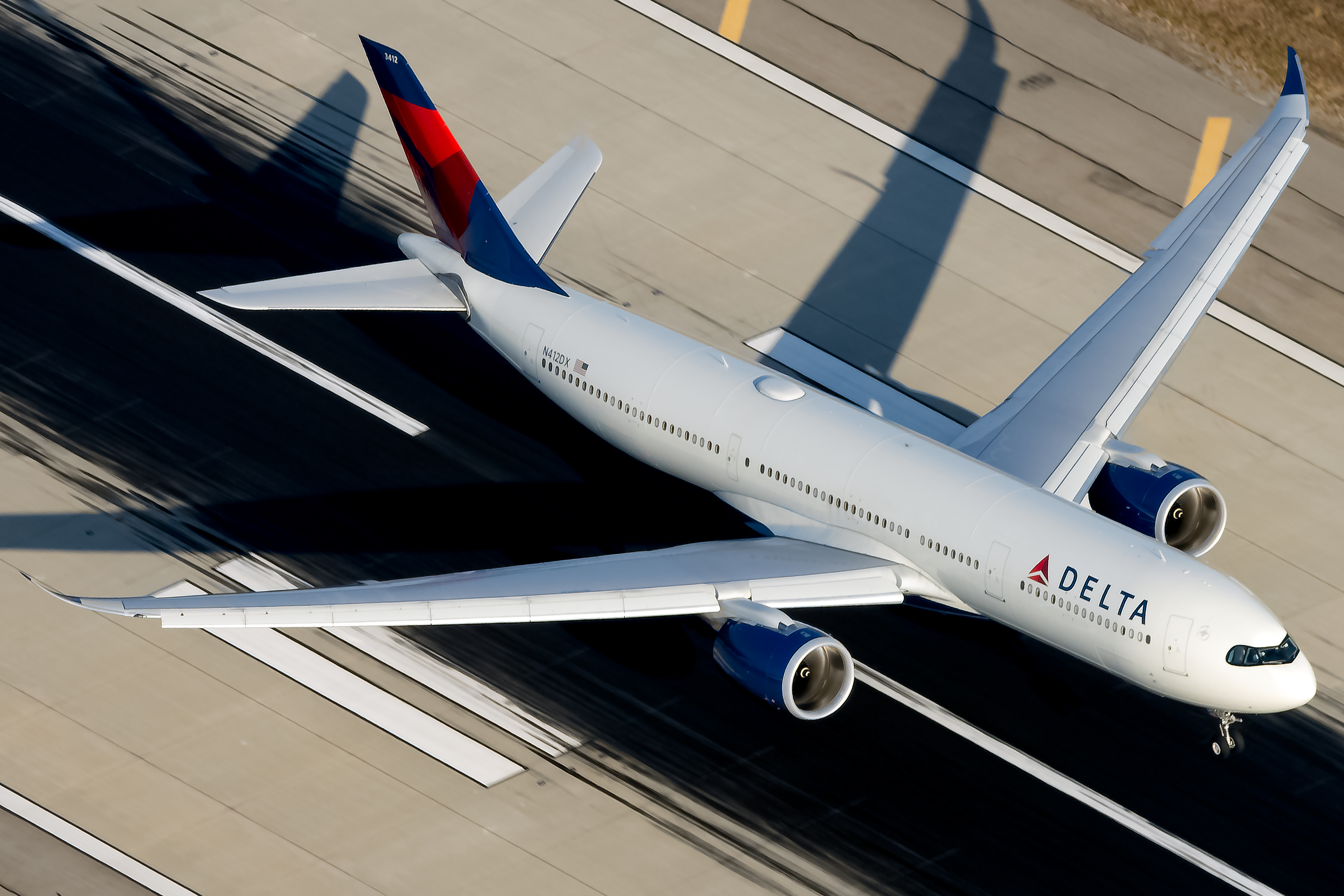 Full size: Delta Airlines Airbus A330-900 N412DX at Los Angeles International Airport