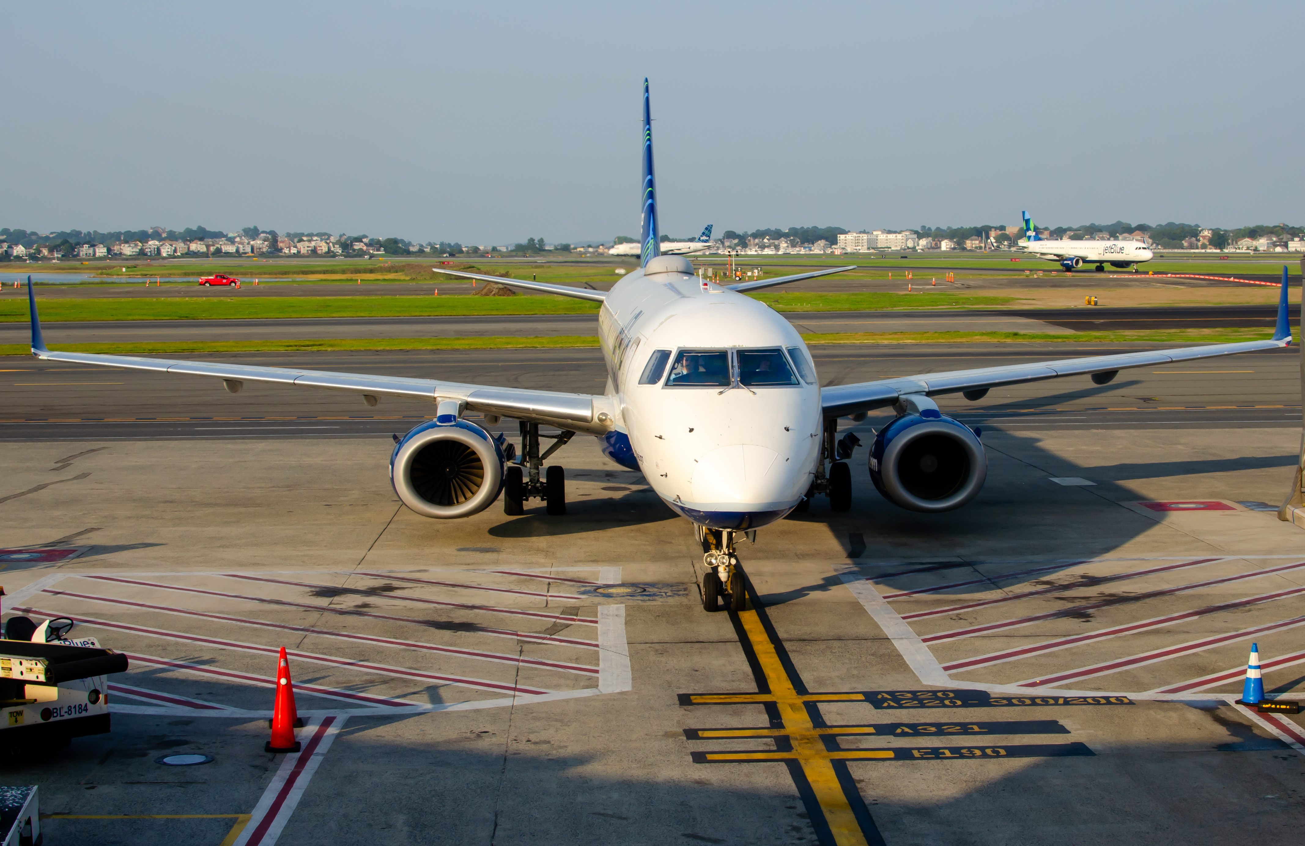 Full size: JetBlue Airways Embraer E190 N236JB at General Edward Lawrence Logan International Airport
