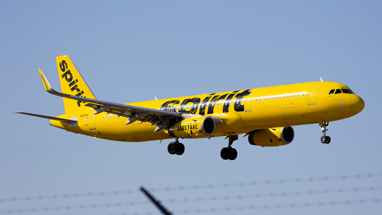 Full size: Spirit Airlines Airbus A321-200 N685NK at John Glenn Columbus International Airport