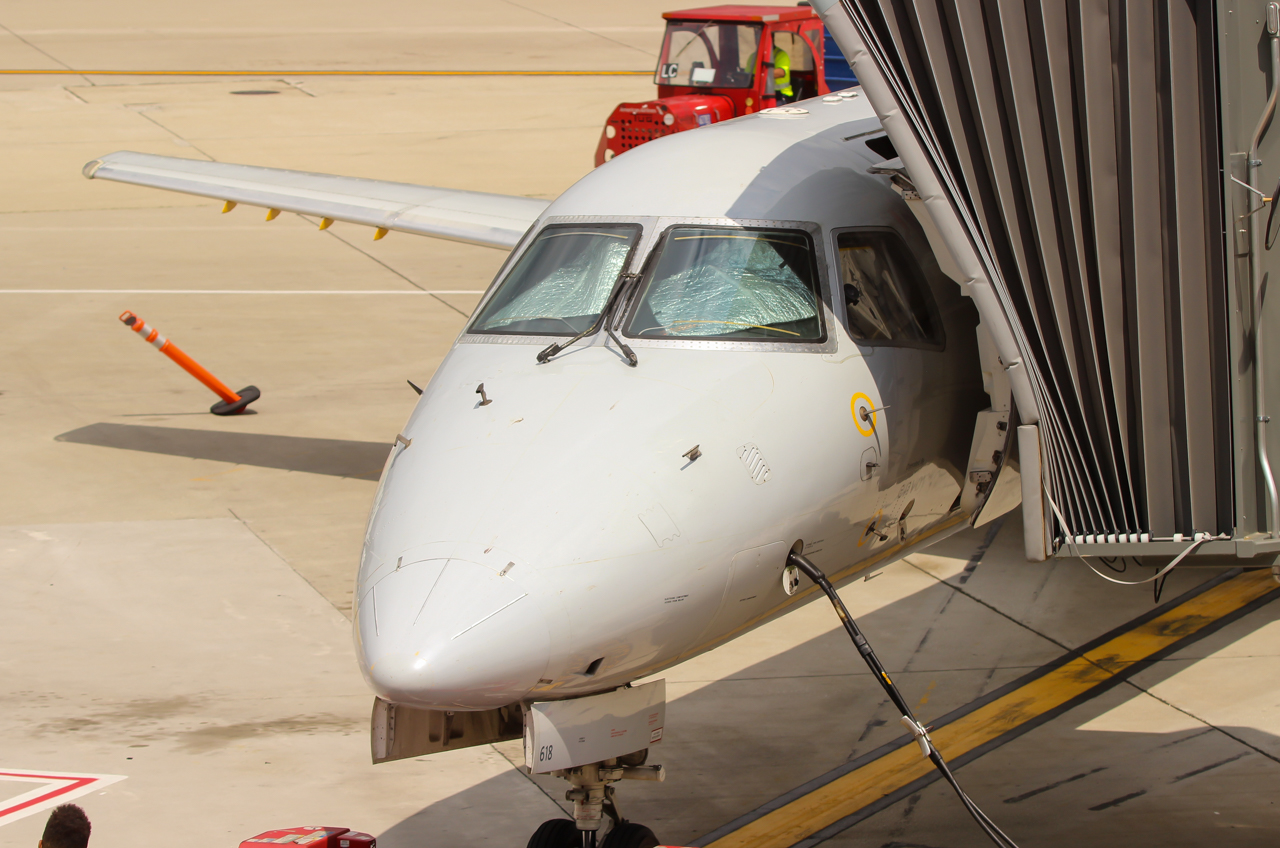 Full size: American Eagle Embraer ERJ145 N618AE at Chicago O'Hare International Airport