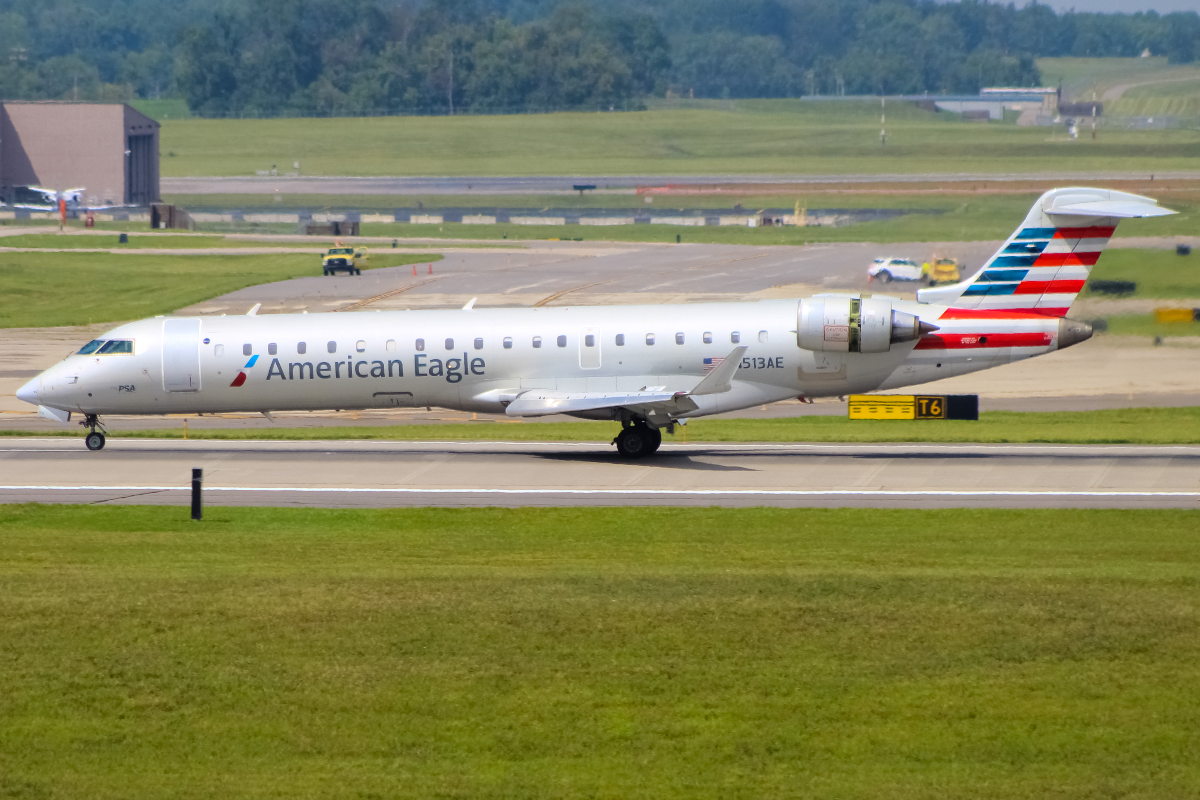 Full size: American Eagle Mitsubishi CRJ-700 N513AE at Cincinnati/Northern Kentucky International Airport