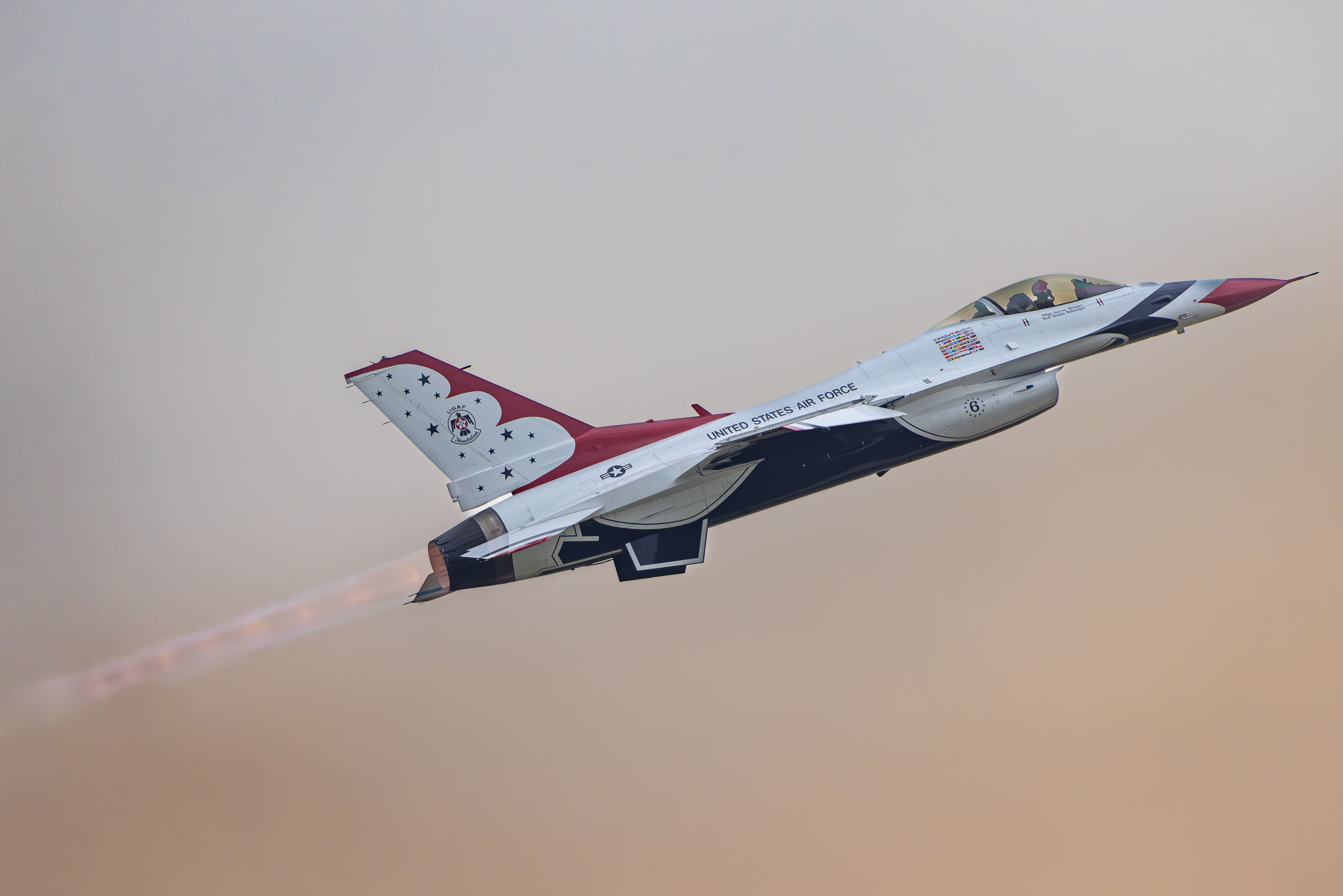 Full size: USAF - United States Air Force General Dynamics F-16 Fighting Falcon THUNDERBIRD 6 at Wichita Falls Municipal Airport