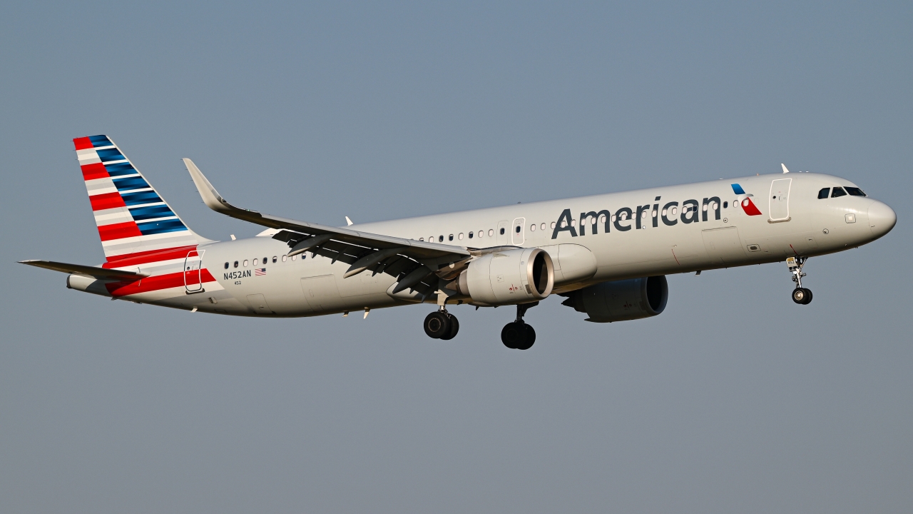 Full size: American Airlines Airbus A321NEO N452AN at Dallas-Fort Worth International Airport
