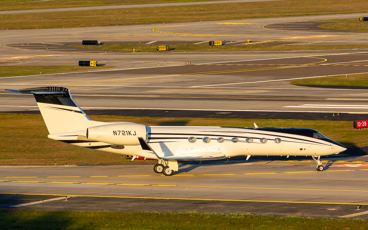 Full size: PRIVATE Gulfstream G550 N721KJ at Tampa International Airport