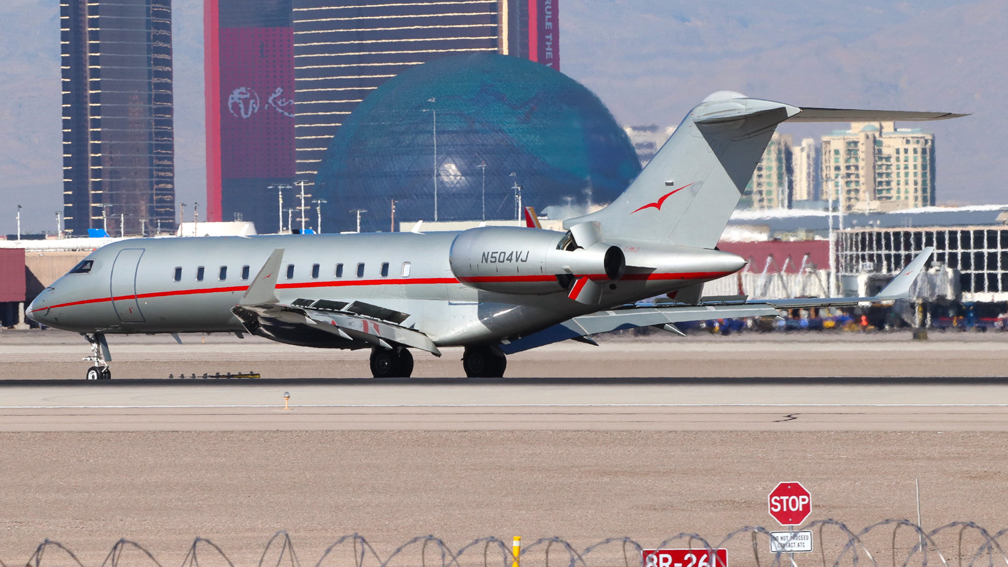 Full size: PRIVATE Bombardier Global 5000 N504VJ at Harry Reid International Airport