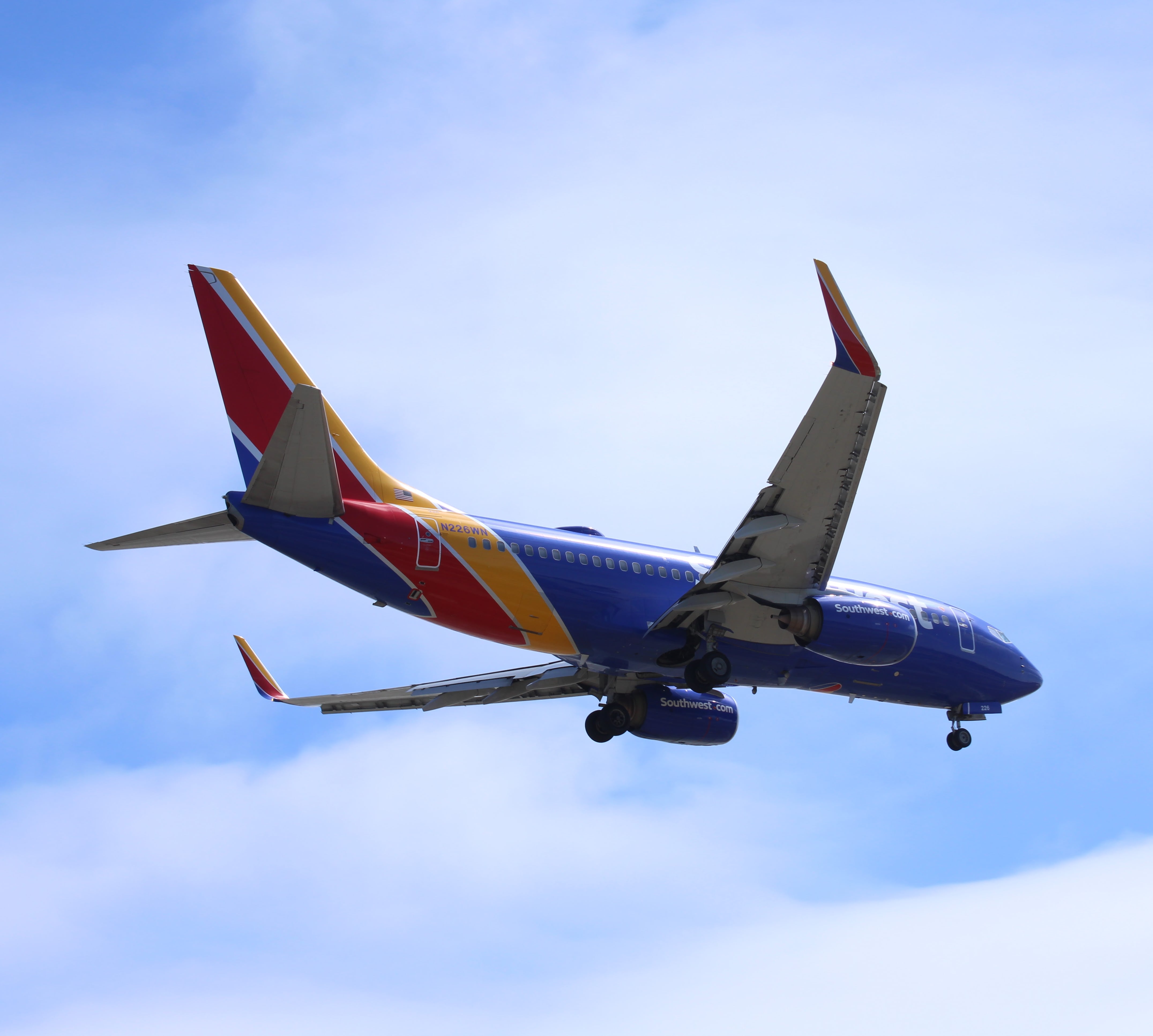 Full size: Southwest Airlines Boeing 737-700 N226WN  at Los Angeles International Airport