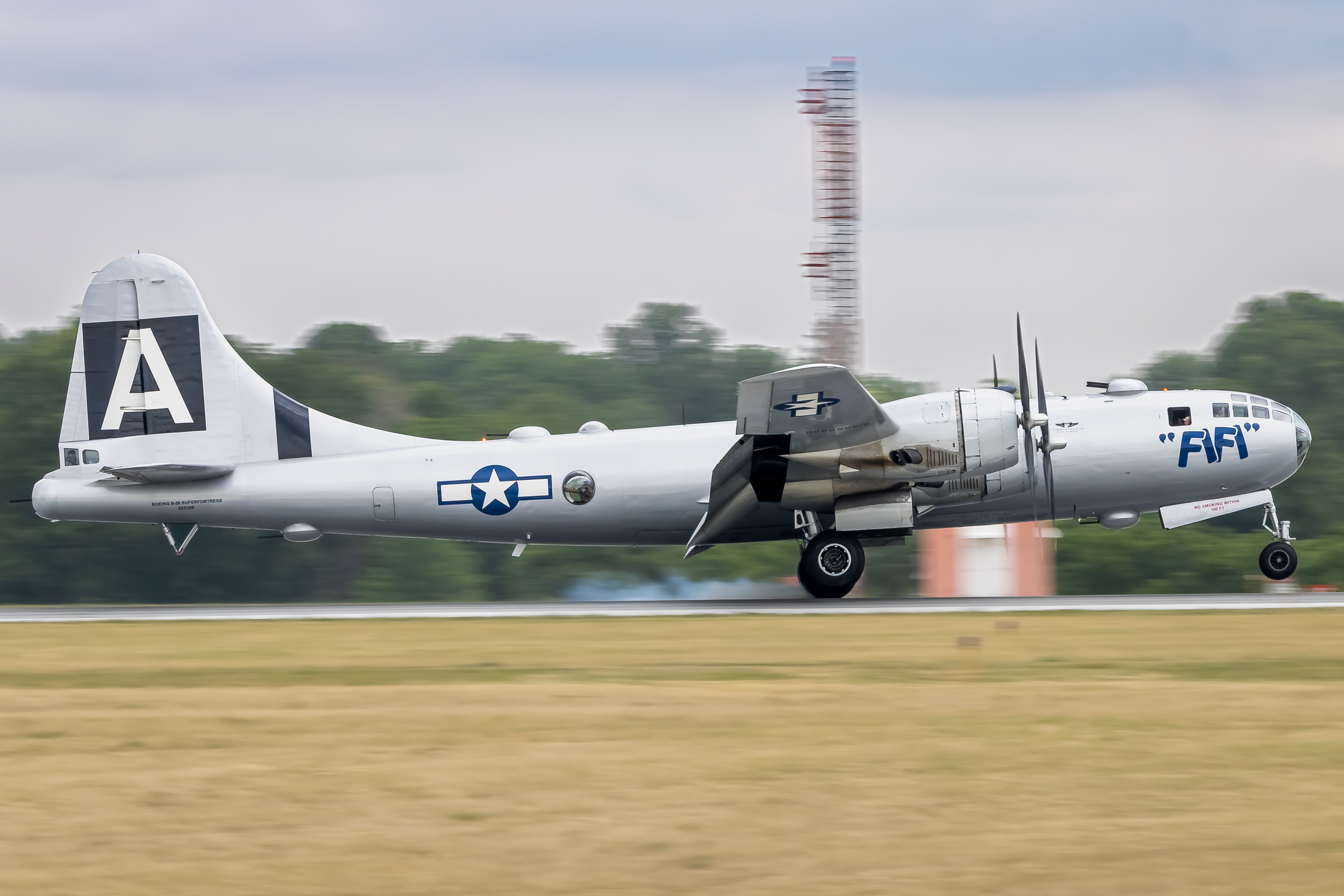 Full size: PRIVATE Boeing B-29 SuperFortress N529B at Reading Regional Airport/Carl A Spaatz Field