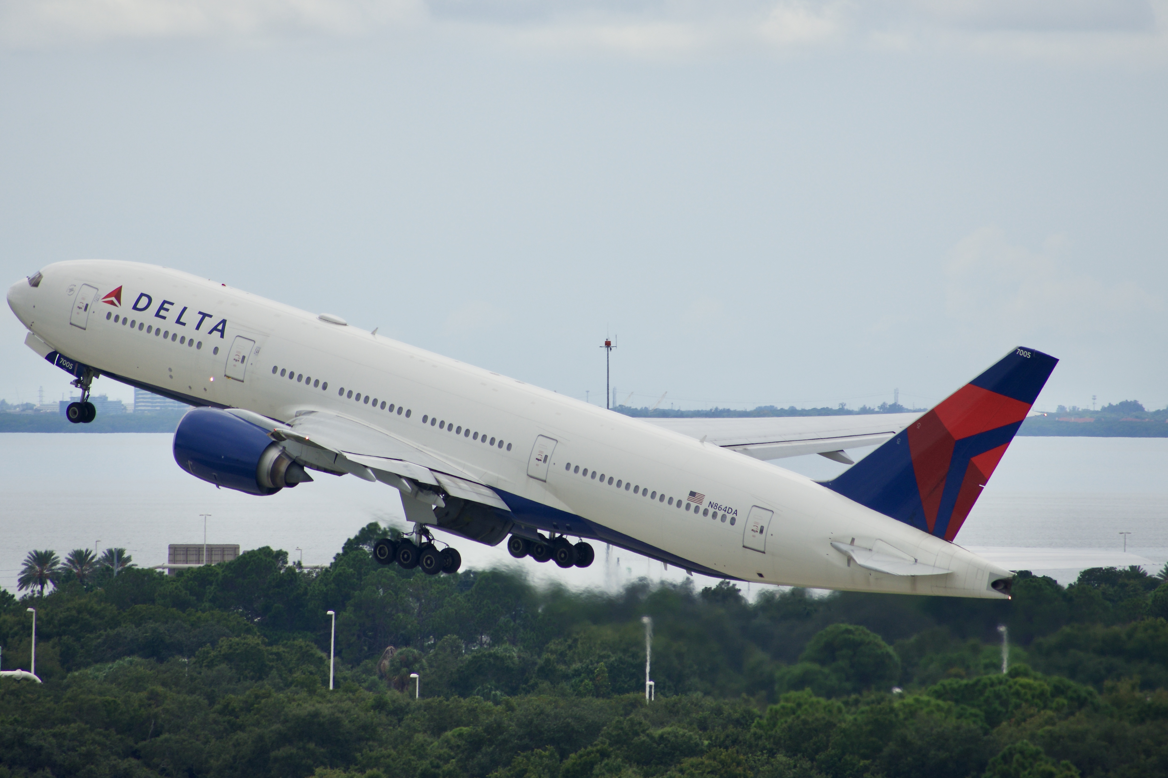 Full size: Delta Airlines Boeing 777-200ER N864DA at Tampa International Airport